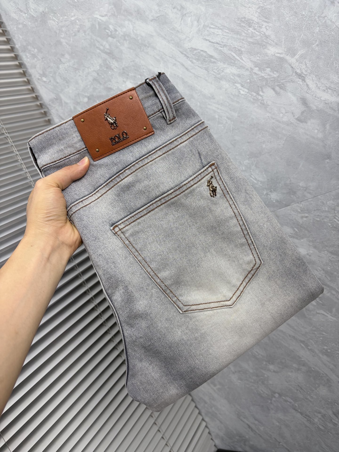 NO:905057,Paul's 2026 early autumn new men's jeans original factory original fabric original wash water!  Imported original washed elastic fabric, complicated handicraft superposition, any washing process will turn into a completely different color effect if you stay for a few seconds longer, so it is more precious, especially durable and taste-resistant... Use the best elastic texture of tannin, genuine leather labels, high-end metal accessories... to create a unique and original jeans style!  Original hardware accessories, super correct fit, comfortable and breathable, extremely high grade, counter quality, handsome upper body. Size 29-38, no 37,,jeans,19860909保罗 2026早秋新款 男士牛仔裤原厂原布原洗水！进口原版水洗弹力面料,复杂的手工艺叠加,任何一个洗水环节多停留几秒都会变成完全不一样的颜色效果,所以越加珍贵,特别持久、耐味…… 选用上乘的丹宁弹力质感,真皮皮牌、高定的金属辅料……打造出独特及原创的牛仔裤款型！原版五金辅料,版型超正,舒适透气,档次极高,专柜品质,上身帅气十足. 码数29-38,无 37,,jeans,,Men's clothing