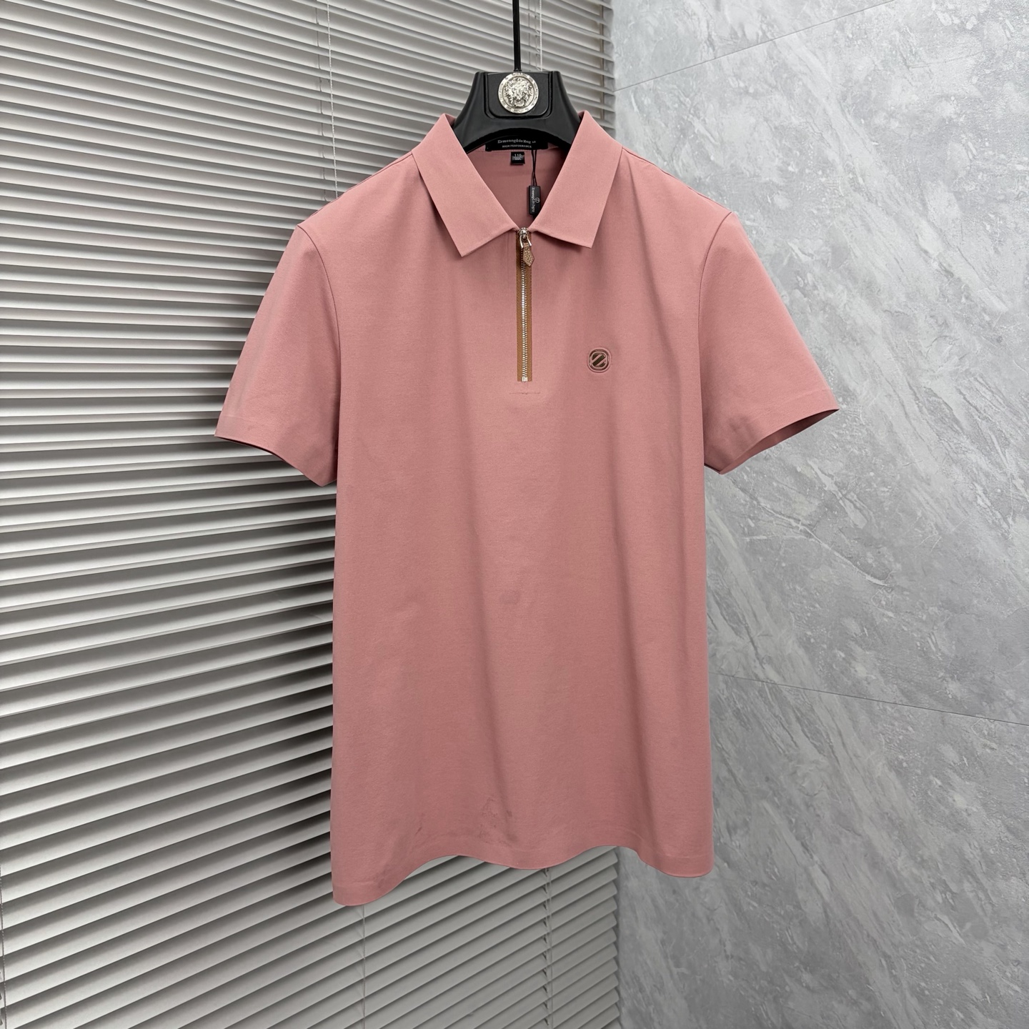 NO:916142,Ermenegildo Zegna men's 2026 spring and summer new short-sleeved lapel polo shirt, men's elegant and stylish first choice in autumn and winter. Long-sleeved lapel, a high-end simple series of polo shirts that can be worn all year round!  The upper body is crisp and stylish, and it doesn’t look out of place when worn alone!  Size M-3XL, next day shipping, zegna, T-shirt,19860909杰尼亚 男款2026春夏新款短袖翻领Polo衫,男人秋冬季优雅高大尚首选单品长袖翻领,可以穿一整年的polo衫高端简约系列 ！上身挺括有型,单穿内搭毫无违和感！码数Ｍ-3XL,隔天出货,,zegna,T-shirt,,Men's clothing