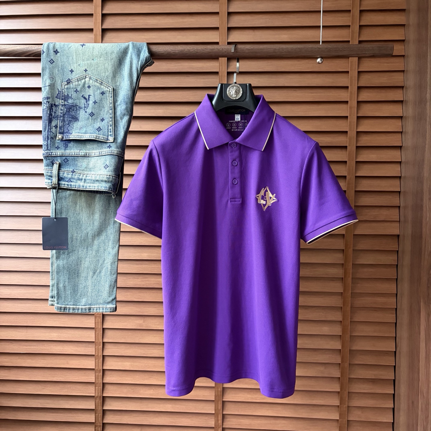 NO:918688,Louis men's 2026 spring and summer new short-sleeved lapel polo shirt, men's elegant and stylish first choice in autumn and winter, long-sleeved lapel, a high-end simple series of polo shirts that can be worn all year round!  The upper body is crisp and stylish, and it doesn’t look out of place when worn alone!  Size M-3XL, next day shipping, louis vuitton, T-shirt,19860909路易 男款2026春夏新款短袖翻领Polo衫,男人秋冬季优雅高大尚首选单品长袖翻领,可以穿一整年的polo衫高端简约系列 ！上身挺括有型,单穿内搭毫无违和感！码数Ｍ-3XL,隔天出货,,louis vuitton,T-shirt,,Men's clothing