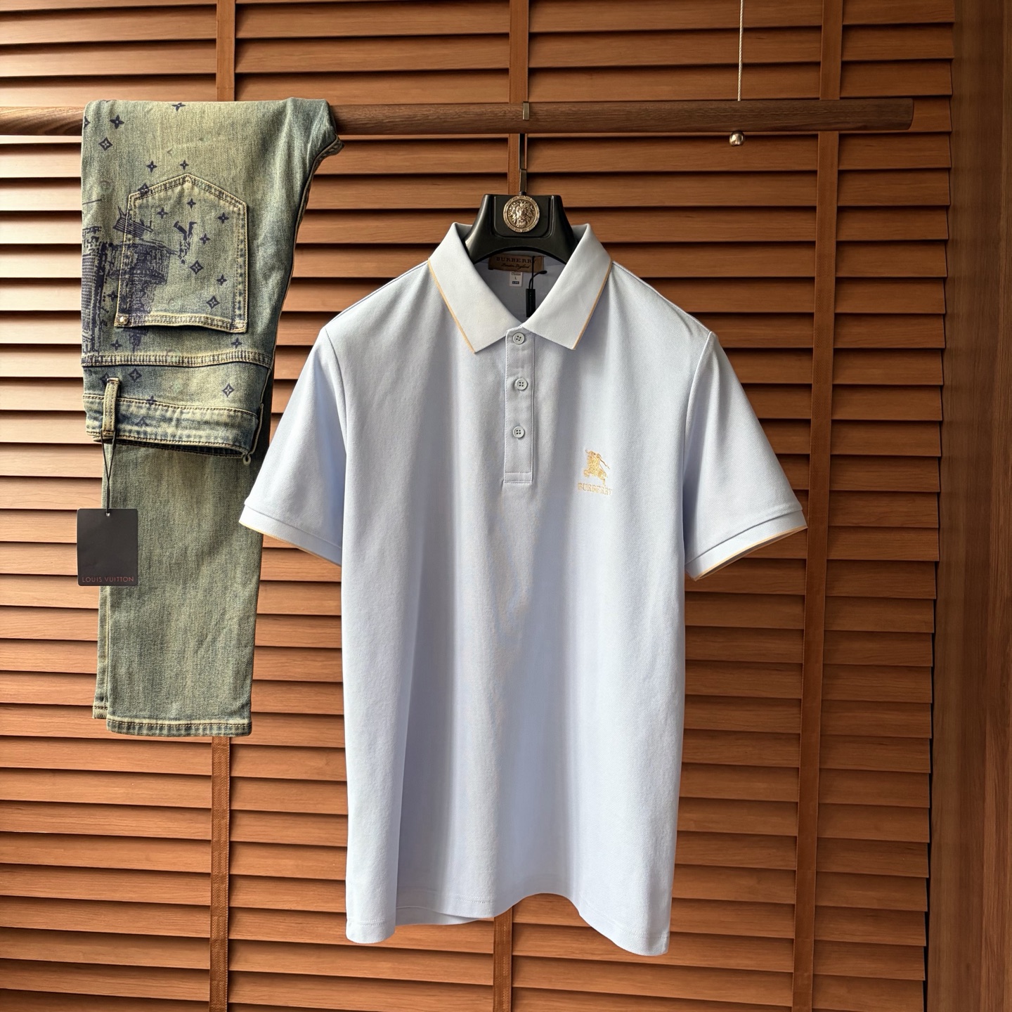 NO:918685,Burberry men's 2026 spring and summer new short-sleeved lapel polo shirt, men's elegant and stylish first choice in autumn and winter, long-sleeved lapel, high-end simple series of polo shirts that can be worn all year round!  The upper body is crisp and stylish, and it doesn’t look out of place when worn alone!  Size M-3XL, next day shipping, burberry, T-shirt,19860909巴宝莉 男款2026春夏新款短袖翻领Polo衫,男人秋冬季优雅高大尚首选单品长袖翻领,可以穿一整年的polo衫高端简约系列 ！上身挺括有型,单穿内搭毫无违和感！码数Ｍ-3XL,隔天出货,,burberry,T-shirt,,Men's clothing