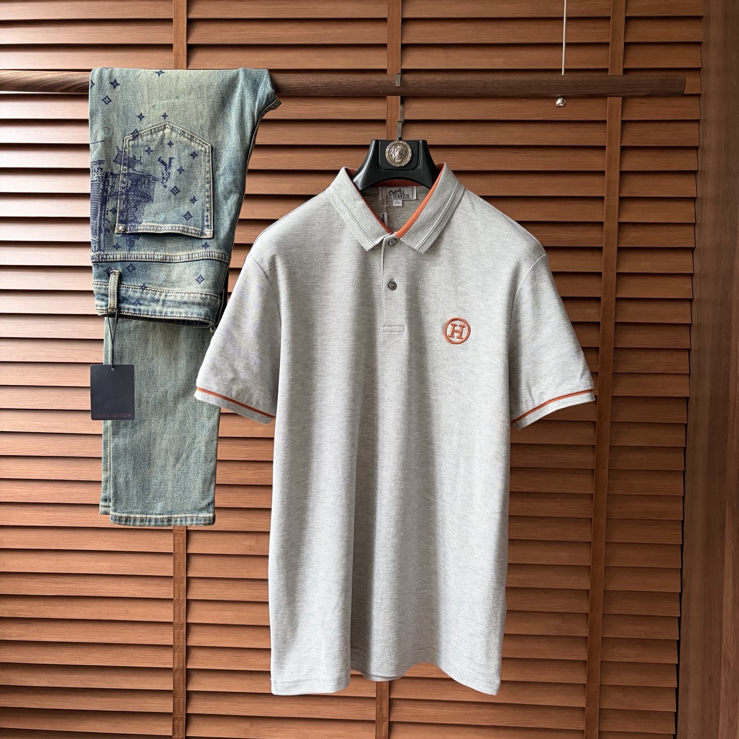 NO:918676,Hermès men's 2026 spring and summer new short-sleeved lapel polo shirt, men's elegant and stylish first choice in autumn and winter, long-sleeved lapel, high-end simple series of polo shirts that can be worn all year round!  The upper body is crisp and stylish, and it doesn’t look out of place when worn alone!  Size M-3XL, next day shipping, hermes, T-shirt,19860909爱马仕 男款2026春夏新款短袖翻领Polo衫,男人秋冬季优雅高大尚首选单品长袖翻领,可以穿一整年的polo衫高端简约系列 ！上身挺括有型,单穿内搭毫无违和感！码数Ｍ-3XL,隔天出货,,hermes,T-shirt,,Men's clothing