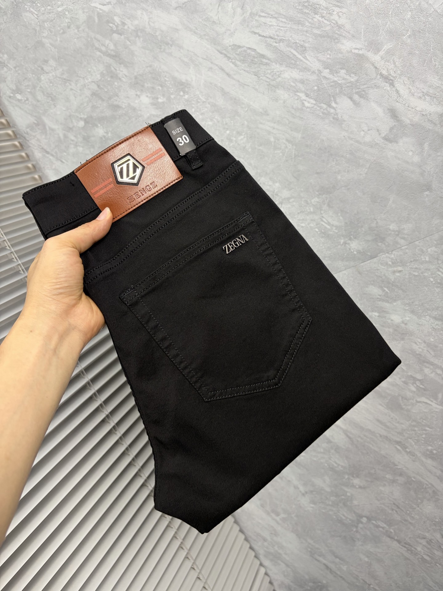 NO:905114,Ermenegildo Zegna's high-end customization, 2026 latest jeans, simultaneous sales at the counter, original custom-made replicas, customer-supplied hardware accessories, original quality, imported denim fabric with high elasticity, heavy washing, fine workmanship and routing, excellent upper body!  Preferred items Size: 29-38,,zegna,jeans,19860909杰尼亚 高端定制、2026最新款牛仔裤 柜台同步发售 原版定制复刻 客供五金辅料 原单品质 进口牛仔面料高弹力 重工洗水 做工走线精细 上身绝佳！优选单品 码数: 29-38,,zegna,jeans,,Men's clothing