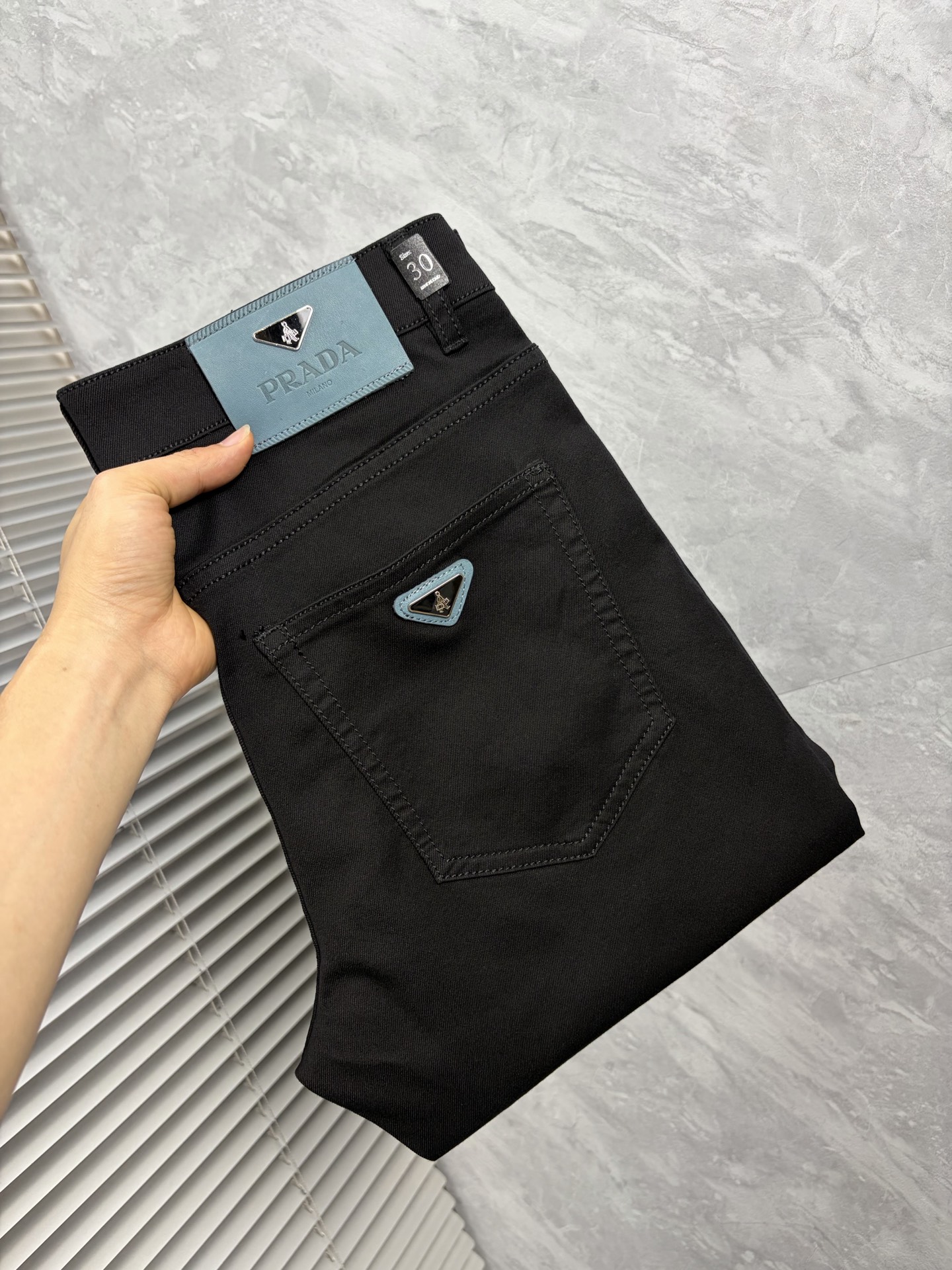 NO:926443,Prada high-end customization, 2026 latest jeans, simultaneous sales at the counter, original custom-made replicas, customer-supplied hardware accessories, original quality, imported denim fabric with high elasticity, heavy washing, fine workmanship, and excellent upper body!  Preferred items Size: 29-38,, prada, jeans,19860909普拉达 高端定制、2026最新款牛仔裤 柜台同步发售 原版定制复刻 客供五金辅料 原单品质 进口牛仔面料高弹力 重工洗水 做工走线精细 上身绝佳！优选单品 码数: 29-38,,prada,jeans,,Men's clothing