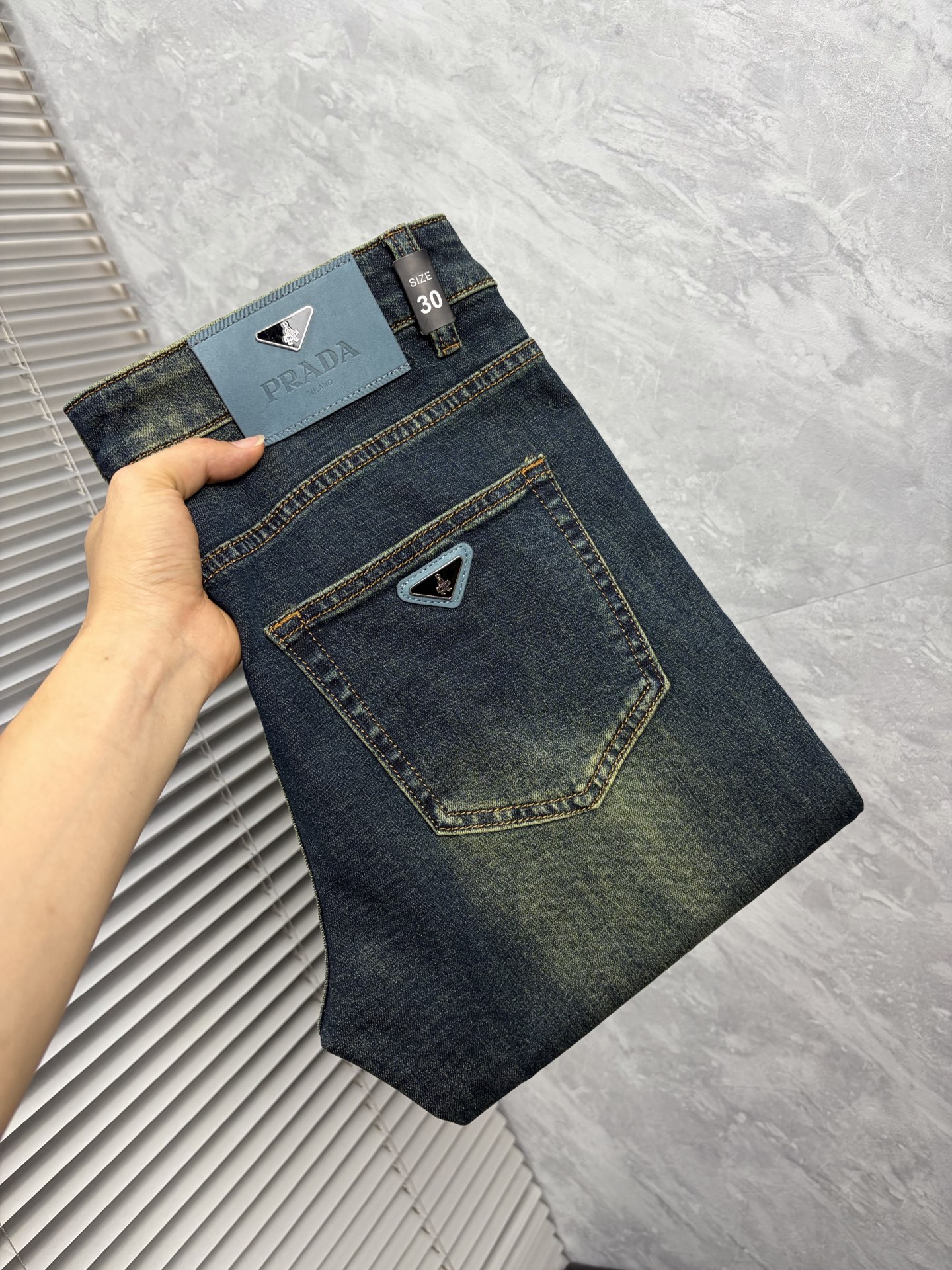 NO:905079,Prada high-end customization, 2026 latest jeans, simultaneous sales at the counter, original custom-made replicas, customer-supplied hardware accessories, original quality, imported denim fabric with high elasticity, heavy washing, fine workmanship, and excellent upper body!  Preferred items Size: 29-38,, prada, jeans,19860909普拉达 高端定制、2026最新款牛仔裤 柜台同步发售 原版定制复刻 客供五金辅料 原单品质 进口牛仔面料高弹力 重工洗水 做工走线精细 上身绝佳！优选单品 码数: 29-38,,prada,jeans,,Men's clothing