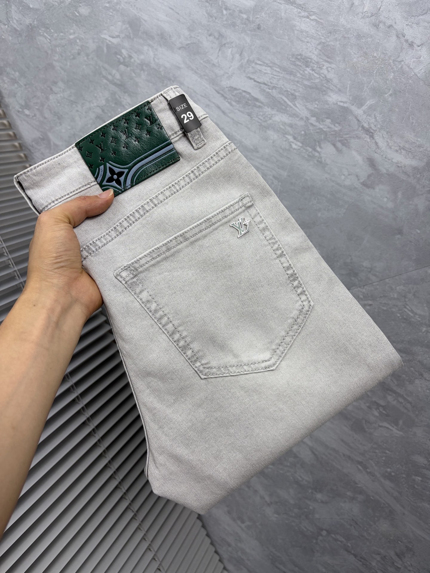 NO:905106,Lv Louis Vuitton high-end customization, 2026 latest jeans, simultaneous sale at the counter, original custom-made replicas, customer-supplied hardware accessories, original quality, imported denim fabric with high elasticity, heavy washing, fine workmanship, and excellent upper body!  Preferred items Size: 29-38,,louis vuitton,louis vuitton,jeans,19860909Lv 路易威登 高端定制、2026最新款牛仔裤 柜台同步发售 原版定制复刻 客供五金辅料 原单品质 进口牛仔面料高弹力 重工洗水 做工走线精细 上身绝佳！优选单品 码数: 29-38,,louis vuitton,louis vuitton,jeans,,Men's clothing