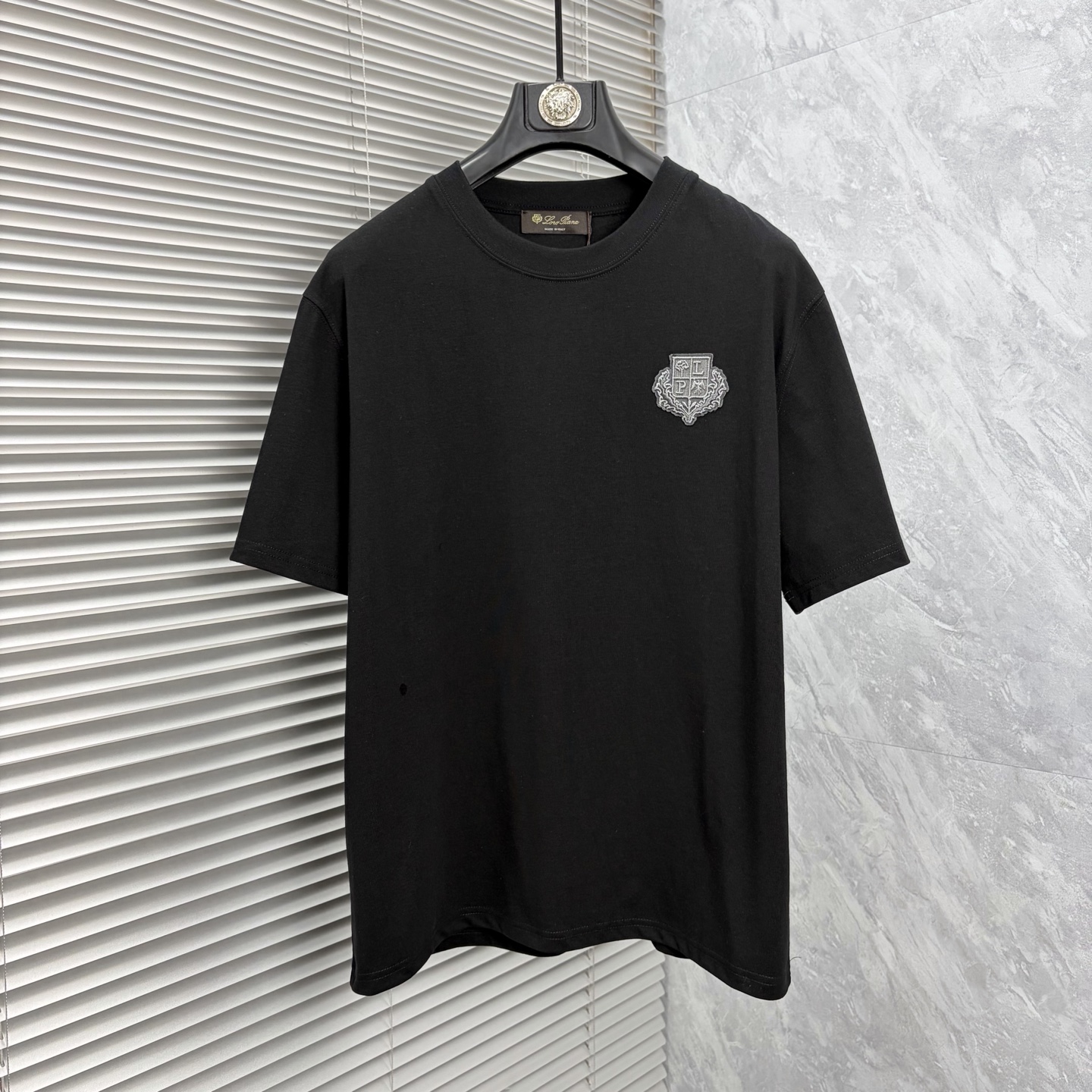 NO:906427,The latest BC 2026ss spring and summer short-sleeved T-shirts are now available!  !  2026 new T-shirt, high version special fabric, high weight (260g) pure cotton fabric, comfortable yet wide upper body, embroidery technology, digital printing, flocking technology, same style for men and women, loose version, fine workmanship, comfortable upper body, super handsome upper body, same style for men and women, M-3XL (slightly wider version),, T-shirt, tees, t-shirt,19860909BC 2026ss春夏最新款短袖T恤出货啦！！ 2026新款T恤 高版本专用面料 高克重（260g）纯棉面料 上身舒适不失挺阔 刺绣工艺、数字印花、植绒工艺,男女同款 宽松版型 做工走线精细 面料上身舒适 超帅上身 男女同款M-3XL（版型微阔）,,T-shirt,tees，t-shirt,,Men's clothing