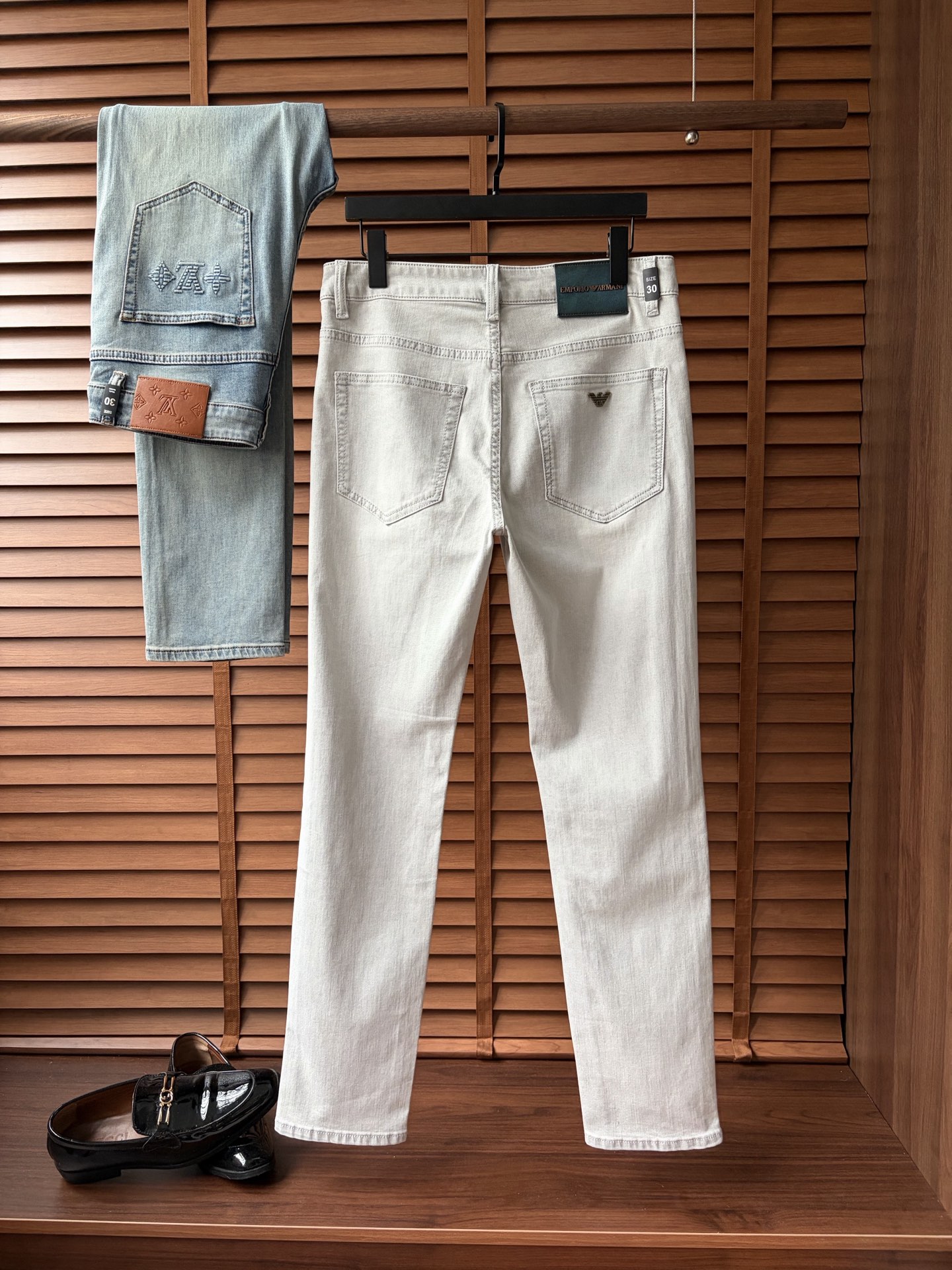 NO:906444,Armani high-end customization, the latest jeans, sold simultaneously at the counter, original customization, customer-supplied hardware accessories, original quality, imported solid color denim elastic fabric, heavy washing, fine workmanship and routing, excellent upper body!  Preferred items ……………………………………………………………… Size29-38,,armani,jeans,19860909阿玛尼 高端定制、最新款牛仔裤 柜台同步发售 原版定制 客供五金辅料 原单品质 进口固色牛仔弹力面料 重工洗水 做工走线精细 上身绝佳！优选单品 …………………………………………………… Size29-38,,armani,jeans,,Men's clothing