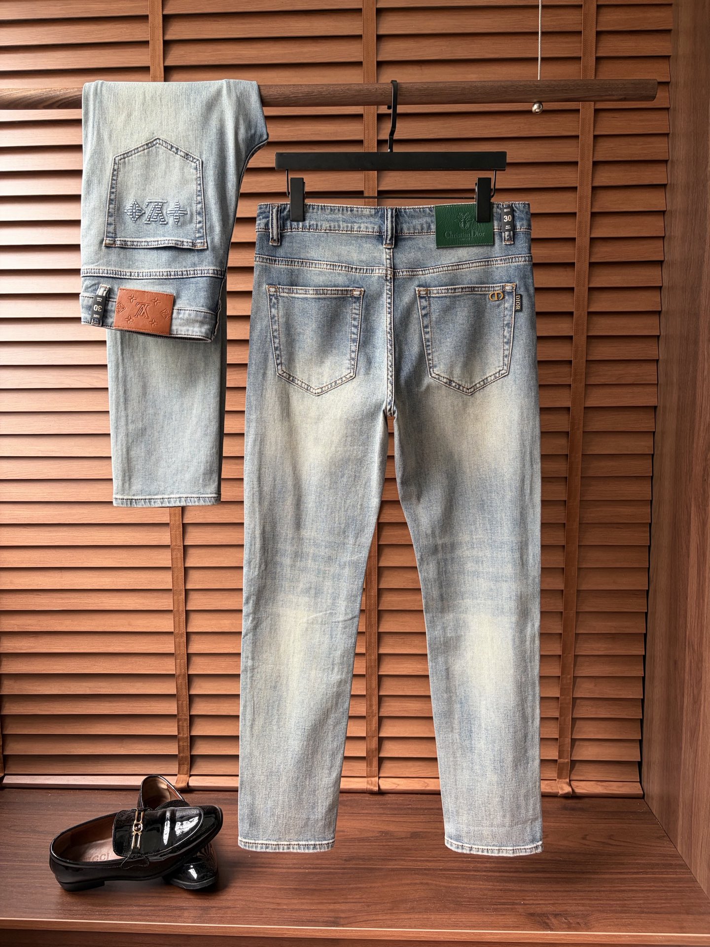 NO:906459,DR high-end customization, the latest jeans, sold simultaneously at the counter, original customization, customer-supplied hardware and accessories, original quality, imported solid-color denim elastic fabric, heavy washing, fine workmanship, and excellent upper body!  Preferred items ……………………………………………………………… Size29-38,,jeans,19860909DR 高端定制、最新款牛仔裤 柜台同步发售 原版定制 客供五金辅料 原单品质 进口固色牛仔弹力面料 重工洗水 做工走线精细 上身绝佳！优选单品 …………………………………………………… Size29-38,,jeans,,Men's clothing