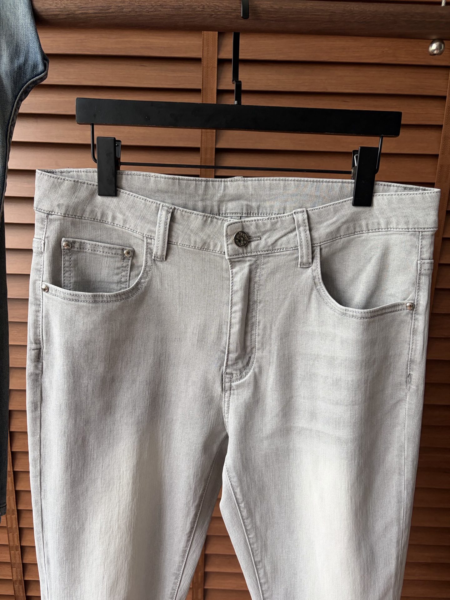 NO:913642,LV Louis Vuitton high-end customization, 2026 early spring latest jeans, simultaneous sale at the counter, original customized replica, customer-supplied hardware accessories, original quality, imported denim fabric with high elasticity, heavy washing, fine workmanship and excellent upper body!  Preferred items Size: 29-38,,louis vuitton,louis vuitton,jeans,19860909LV路易威登 高端定制、2026早春最新款牛仔裤 柜台同步发售 原版定制复刻 客供五金辅料 原单品质 进口牛仔面料高弹力 重工洗水 做工走线精细 上身绝佳！优选单品 码数: 29-38,,louis vuitton,louis vuitton,jeans,,Men's clothing