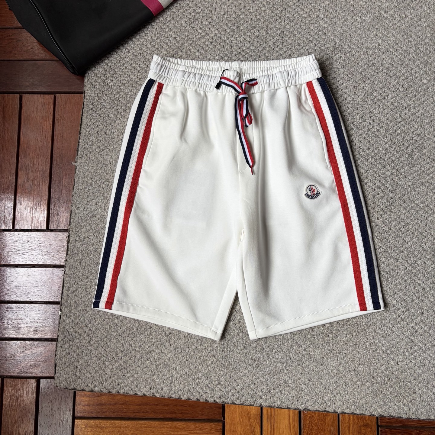 NO:906507,Meng’s 2026 new summer style shorts and casual pants, counter-customized fabrics with high breathability and comfort, impeccable details, brand element design concept, reflecting high quality. It feels delicate and soft!  It presents a casual cut and the upper body shape is awesome!  Size M-3XL,,shorts,19860909蒙 ‘’2026夏季新款 短裤 休闲裤,专柜定制面料 透气舒适度高,细节无可挑剔,品牌元素设计理念,体现高品质.手感细腻柔软！呈现休闲裁剪,上身版型超赞！码数M-3XL,,shorts,,Men's clothing
