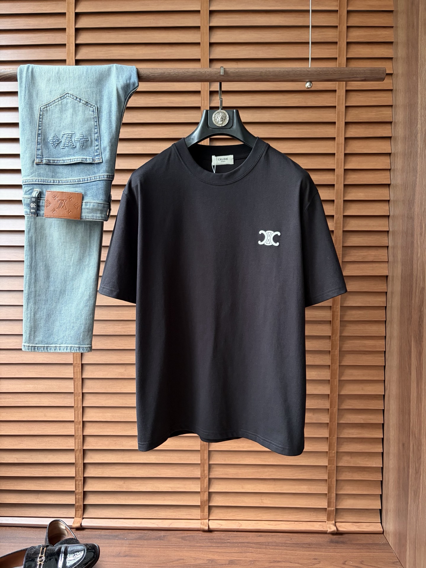 NO:907916,The latest CE 2026ss spring and summer short-sleeved T-shirts are now available!  !  2026 new T-shirt, high version special fabric, high weight (260g) pure cotton fabric, comfortable yet wide upper body, classic craftsmanship, same style for men and women, loose version, fine workmanship, comfortable fabric upper body, super handsome upper body, same style for men and women, M-3XL (slightly wider version),, T-shirt, tees, t-shirt,19860909CE 2026ss春夏最新款短袖T恤出货啦！！ 2026新款T恤 高版本专用面料 高克重（260g）纯棉面料 上身舒适不失挺阔 经典 工艺,男女同款 宽松版型 做工走线精细 面料上身舒适 超帅上身 男女同款M-3XL（版型微阔）,,T-shirt,tees，t-shirt,,Men's clothing