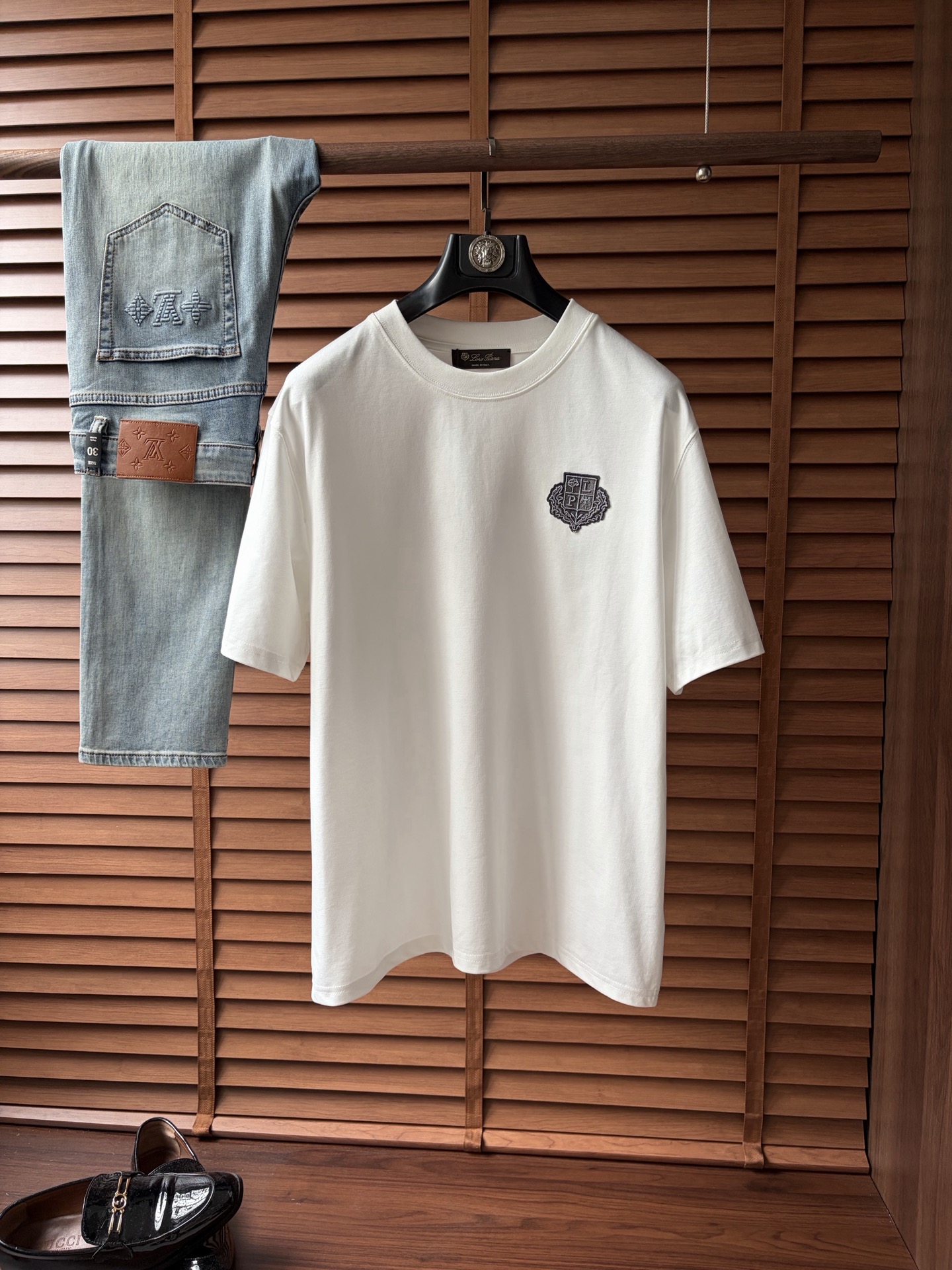 NO:907921,BC2026ss latest spring and summer short-sleeved T-shirt is now available!  !  2026 new T-shirt, high version special fabric, high weight (260g) pure cotton fabric, comfortable yet wide upper body, classic craftsmanship, same style for men and women, loose version, fine workmanship, comfortable fabric upper body, super handsome upper body, same style for men and women, M-3XL (slightly wider version),, T-shirt, tees, t-shirt,19860909BC2026ss春夏最新款短袖T恤出货啦！！ 2026新款T恤 高版本专用面料 高克重（260g）纯棉面料 上身舒适不失挺阔 经典 工艺,男女同款 宽松版型 做工走线精细 面料上身舒适 超帅上身 男女同款M-3XL（版型微阔）,,T-shirt,tees，t-shirt,,Men's clothing