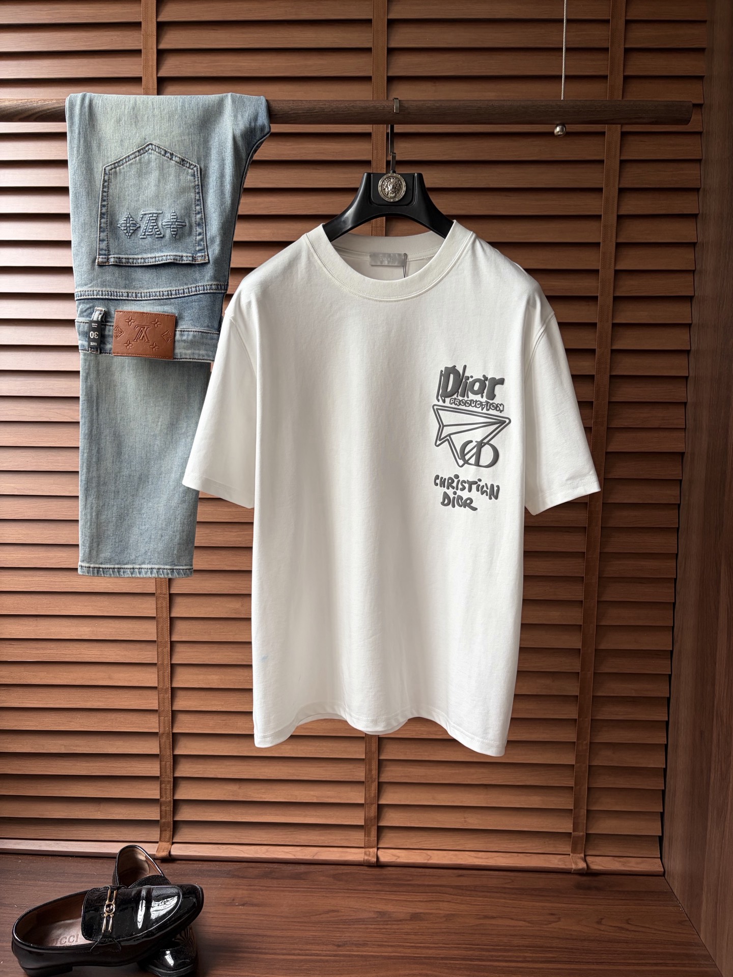 NO:907941,The latest dr 2026ss spring and summer short-sleeved T-shirts are now available!  !  2026 new T-shirt, high version special fabric, high weight (260g) pure cotton fabric, comfortable yet wide upper body, classic craftsmanship, same style for men and women, loose version, fine workmanship, comfortable fabric upper body, super handsome upper body, same style for men and women, M-3XL (slightly wider version),, T-shirt, tees, t-shirt,19860909dr 2026ss春夏最新款短袖T恤出货啦！！ 2026新款T恤 高版本专用面料 高克重（260g）纯棉面料 上身舒适不失挺阔 经典 工艺,男女同款 宽松版型 做工走线精细 面料上身舒适 超帅上身 男女同款M-3XL（版型微阔）,,T-shirt,tees，t-shirt,,Men's clothing