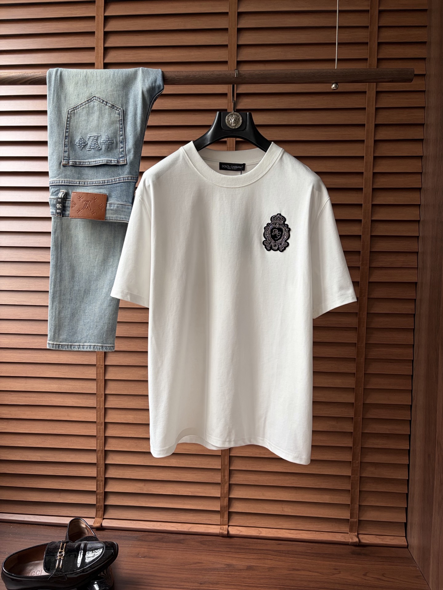 NO:907952,DG's latest 2026ss spring and summer short-sleeved T-shirts are now available!  !  2026 new T-shirt, high version special fabric, high weight (260g) pure cotton fabric, comfortable yet wide upper body, classic craftsmanship, same style for men and women, loose version, fine workmanship, comfortable fabric upper body, super handsome upper body, same style for men and women, M-3XL (slightly wider version),, T-shirt, tees, t-shirt,19860909DG 2026ss春夏最新款短袖T恤出货啦！！ 2026新款T恤 高版本专用面料 高克重（260g）纯棉面料 上身舒适不失挺阔 经典 工艺,男女同款 宽松版型 做工走线精细 面料上身舒适 超帅上身 男女同款M-3XL（版型微阔）,,T-shirt,tees，t-shirt,,Men's clothing
