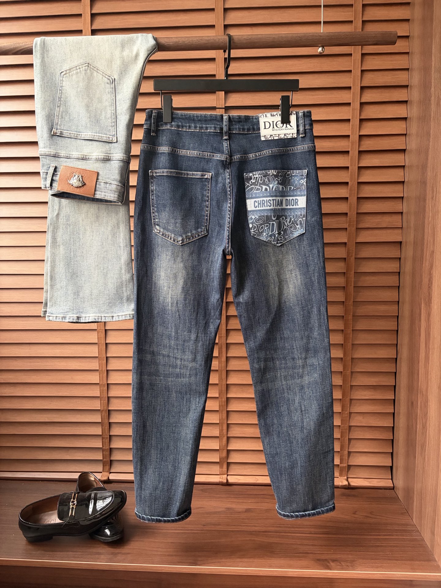 NO:918712,dr2026 autumn and winter new men's jeans. The fabric has good elasticity. Exclusively available on the official website. Fashionable and elegant. Heavy craftsmanship design. Using original color yeast washing process. Selected imported heavyweight denim denim fabric with high-end hardware decoration. Genuine leather label. Exquisite stitching. Low-key luxury. Worth owning. Size 28-38 (no 35) shipped next day,,jeans,19860909dr2026秋冬新品男士牛仔裤 面料弹性好.独家发售 官网同步 时尚优雅 重工艺设计.采用原色酵母水洗工艺 精选进口重磅丹宁牛仔面料 配高档五金装饰 真皮皮牌 精致车线 低调轻奢 值得拥有.码数28-38（无35）隔天出货,,jeans,,Men's clothing