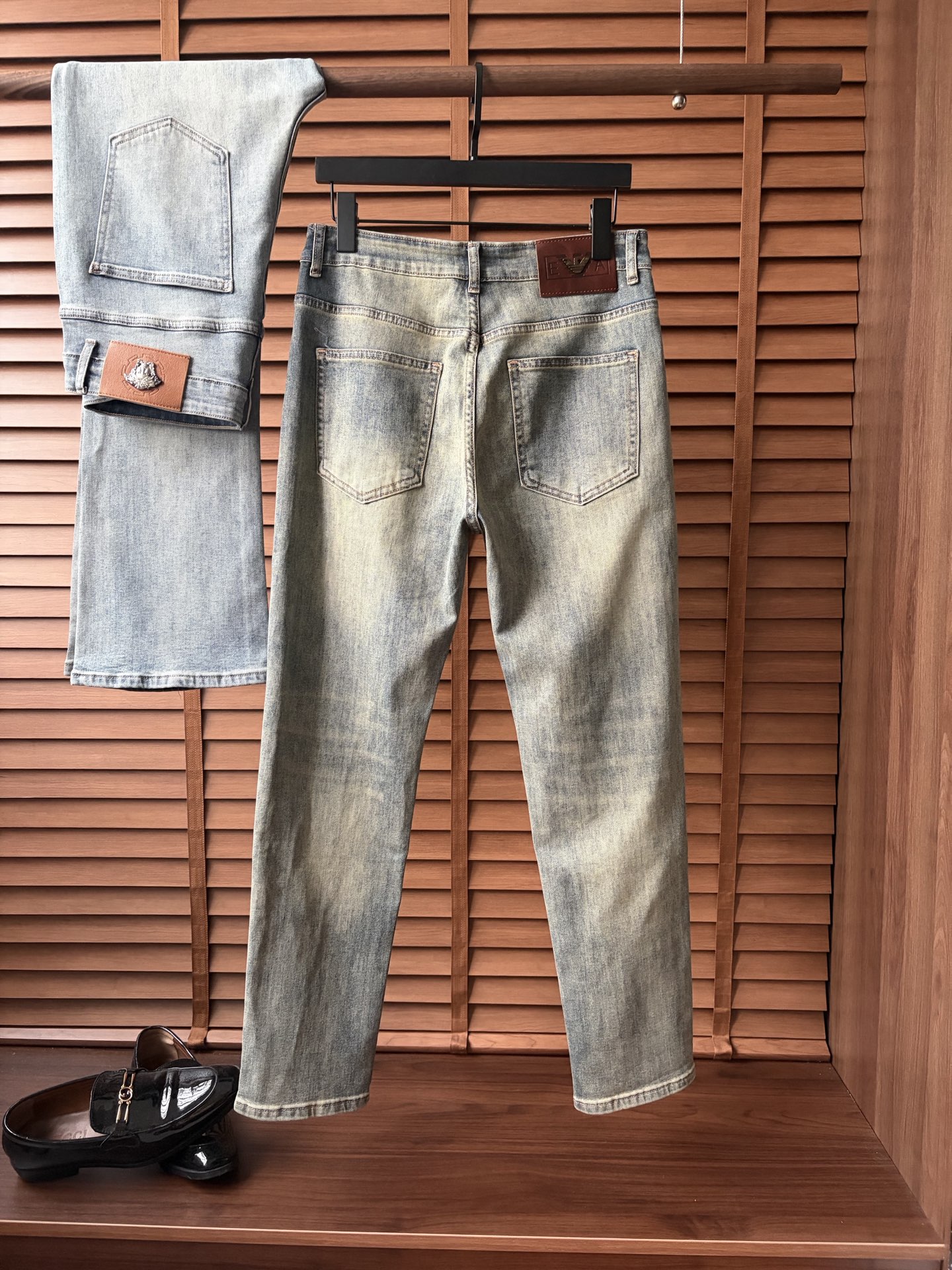 NO:918725,Armani 2026 autumn and winter new men's jeans. The fabric is very elastic. Exclusively available on the official website. Fashionable and elegant. Heavy craftsmanship design. Using original color yeast washing process. Selected imported heavy denim denim fabric with high-end hardware decoration. Genuine leather label. Exquisite stitching. Low-key luxury. Worth owning. Size 28-38 (no 35) shipped next day, armani,jeans,19860909阿玛尼 2026秋冬新品男士牛仔裤 面料弹性好.独家发售 官网同步 时尚优雅 重工艺设计.采用原色酵母水洗工艺 精选进口重磅丹宁牛仔面料 配高档五金装饰 真皮皮牌 精致车线 低调轻奢 值得拥有.码数28-38（无35）隔天出货,,armani,jeans,,Men's clothing