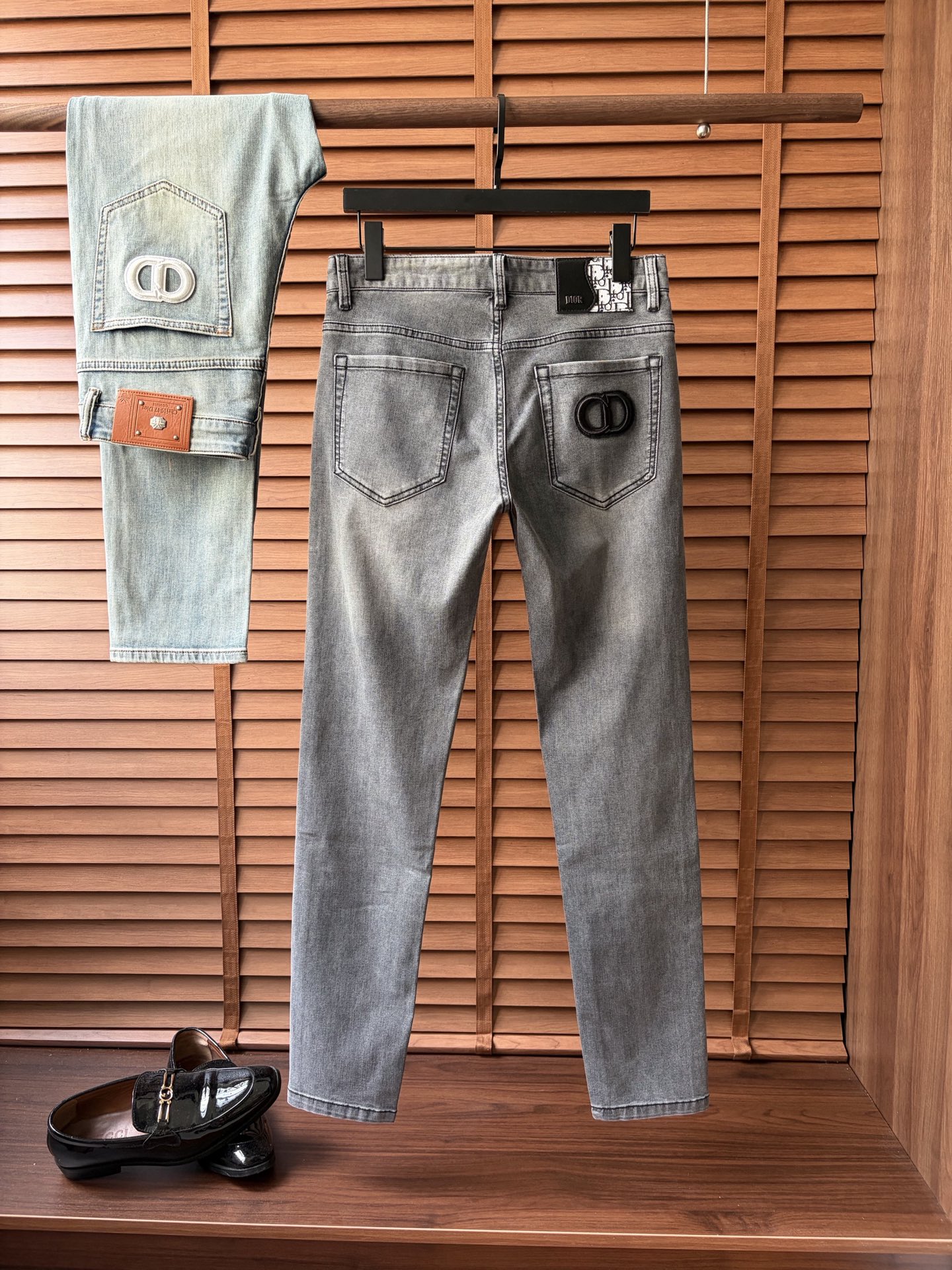 NO:917361,dr high-end customization, the latest jeans, sold simultaneously at the counter, original customization, customer-supplied hardware accessories, original quality, imported solid color denim stretch fabric, heavy washing, fine workmanship and routing, excellent upper body!  Preferred items ……………………………………………………………… Size29-38,,jeans,19860909dr高端定制、最新款牛仔裤 柜台同步发售 原版定制 客供五金辅料 原单品质 进口固色牛仔弹力面料 重工洗水 做工走线精细 上身绝佳！优选单品 …………………………………………………… Size29-38,,jeans,,Men's clothing