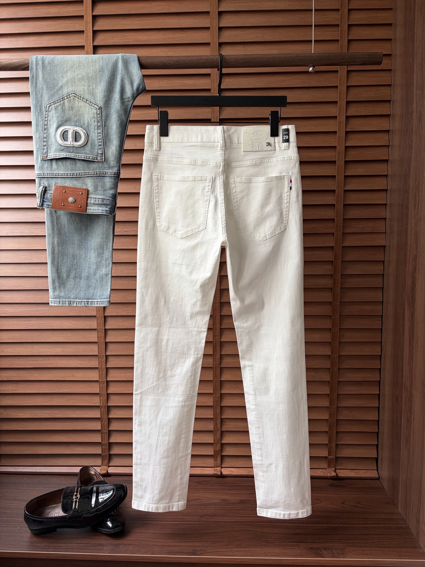 NO:917357,Burberry's high-end customization and latest jeans are sold simultaneously at the counter. Original customization. Customer-supplied hardware accessories. Original quality. Imported solid-color denim elastic fabric. Heavy washing. Fine workmanship and routing. Excellent upper body!  Preferred items……………………………………………………………… Size29-38,,burberry,jeans,19860909巴宝莉高端定制、最新款牛仔裤 柜台同步发售 原版定制 客供五金辅料 原单品质 进口固色牛仔弹力面料 重工洗水 做工走线精细 上身绝佳！优选单品 …………………………………………………… Size29-38,,burberry,jeans,,Men's clothing