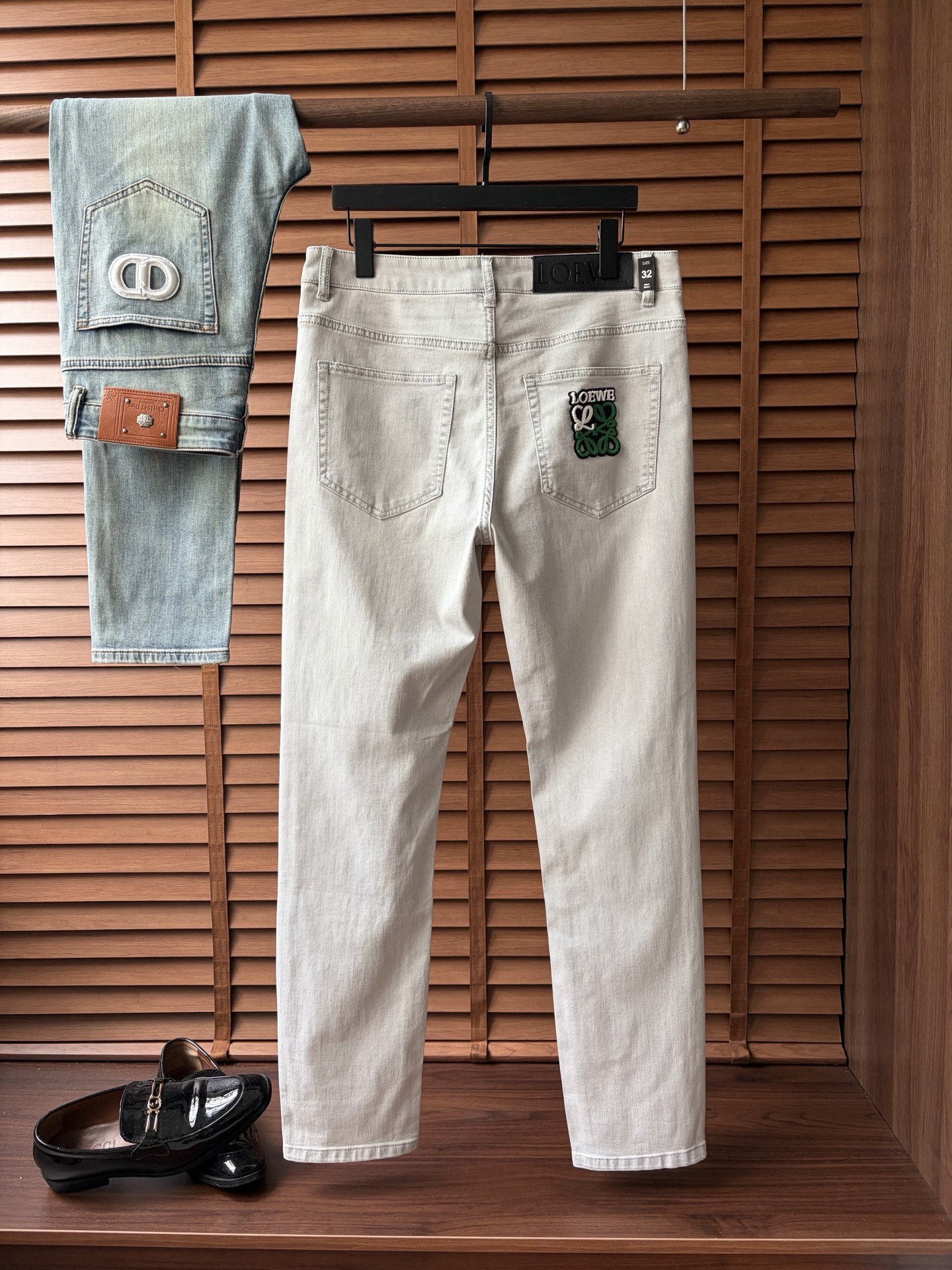 NO:917371,Luo Yiwei's high-end customization and latest jeans are sold simultaneously at the counter. Original customization. Customer-supplied hardware accessories. Original quality. Imported solid-color denim elastic fabric. Heavy washing. Fine workmanship and routing. Excellent upper body!  Preferred items ……………………………………………………………… Size29-38,,loewe,jeans,19860909罗意威高端定制、最新款牛仔裤 柜台同步发售 原版定制 客供五金辅料 原单品质 进口固色牛仔弹力面料 重工洗水 做工走线精细 上身绝佳！优选单品 …………………………………………………… Size29-38,,loewe,jeans,,Men's clothing