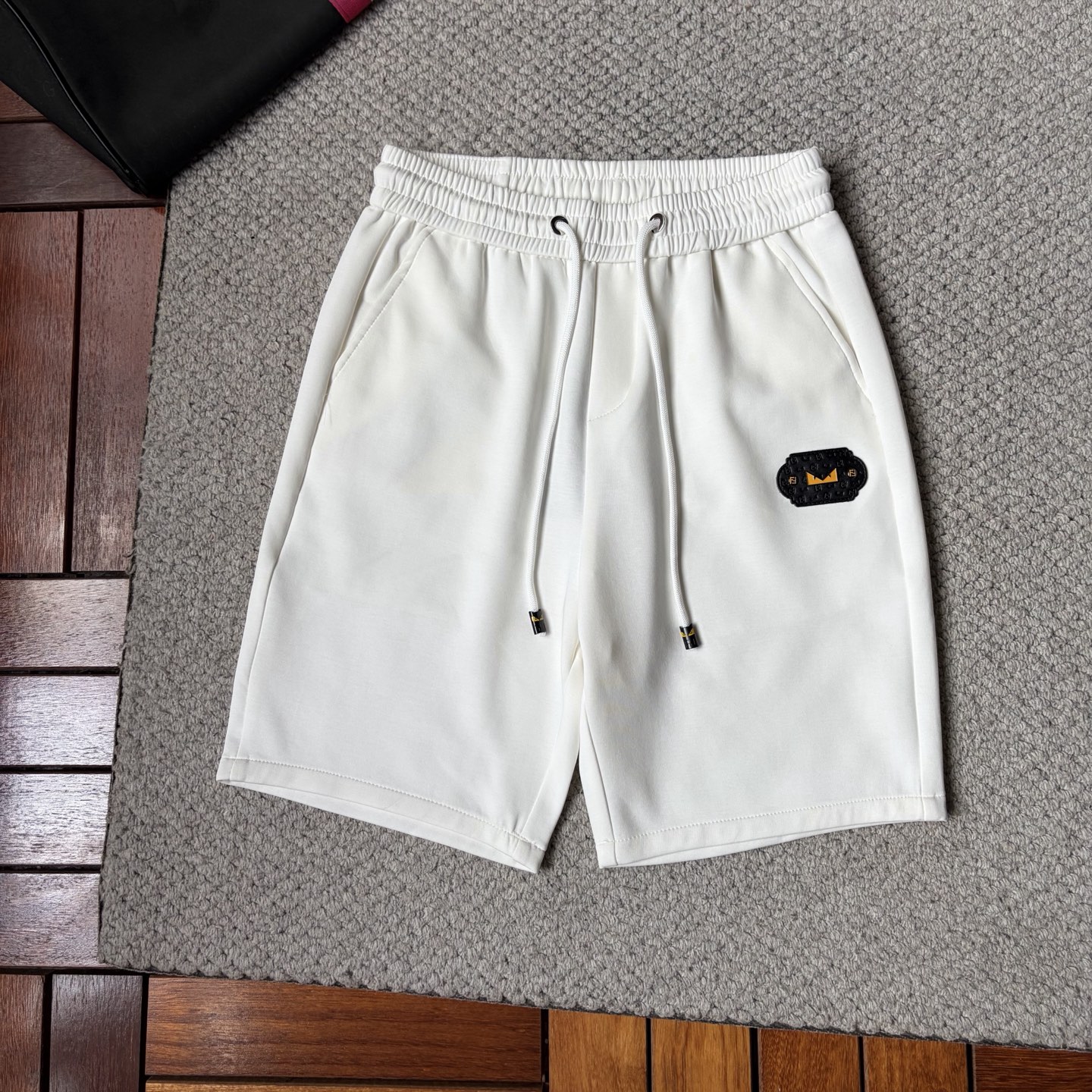 NO:918723,Fen’s 2026 new summer style shorts and casual pants, counter-customized fabrics with high breathability and comfort, impeccable details, brand element design concept, reflecting high quality. It feels delicate and soft!  It presents a casual cut and the upper body shape is awesome!  Size M-3XL,,shorts,19860909芬 ‘’2026夏季新款 短裤 休闲裤,专柜定制面料 透气舒适度高,细节无可挑剔,品牌元素设计理念,体现高品质.手感细腻柔软！呈现休闲裁剪,上身版型超赞！码数M-3XL,,shorts,,Men's clothing