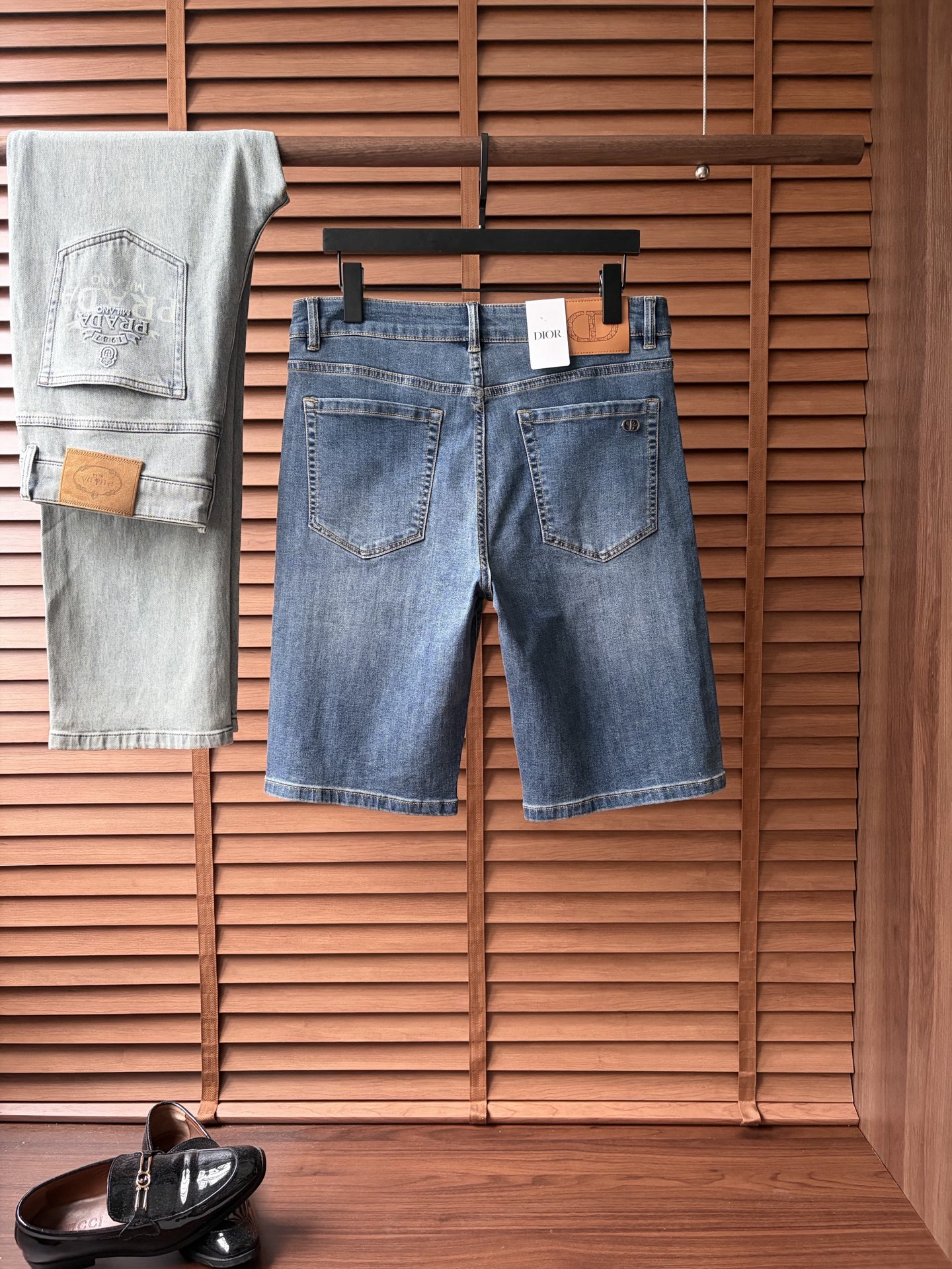 NO:907927,dr 2026 new men's jeans shorts with good elasticity. Exclusively available on the official website. Fashionable and elegant. Heavy craftsmanship design. Using original color yeast washing process. Selected imported heavyweight denim denim fabric. Equipped with counter hardware decoration. Genuine leather label. Exquisite stitching. Big brand style. Worth owning. Size 28-38, shipped next day, shorts, jeans,19860909dr 2026新品男士牛仔裤短裤 面料弹性好.独家发售 官网同步 时尚优雅 重工艺设计.采用原色酵母水洗工艺 精选进口重磅丹宁牛仔面料 配专柜五金装饰 真皮皮牌 精致车线 大牌风范 值得拥有.码数28-38,隔天出货,,shorts,jeans,,Men's clothing