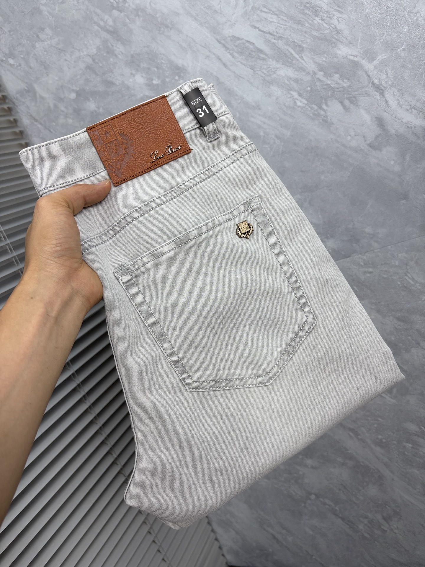 NO:916455,LG high-end customization, 2026 latest jeans, simultaneous sale at the counter, original custom-made replicas, customer-supplied hardware accessories, original quality, imported denim fabric with high elasticity, heavy washing, fine workmanship, and excellent upper body!  Preferred items Size: 29-38,,jeans,19860909LG 高端定制、2026最新款牛仔裤 柜台同步发售 原版定制复刻 客供五金辅料 原单品质 进口牛仔面料高弹力 重工洗水 做工走线精细 上身绝佳！优选单品 码数: 29-38,,jeans,,Men's clothing