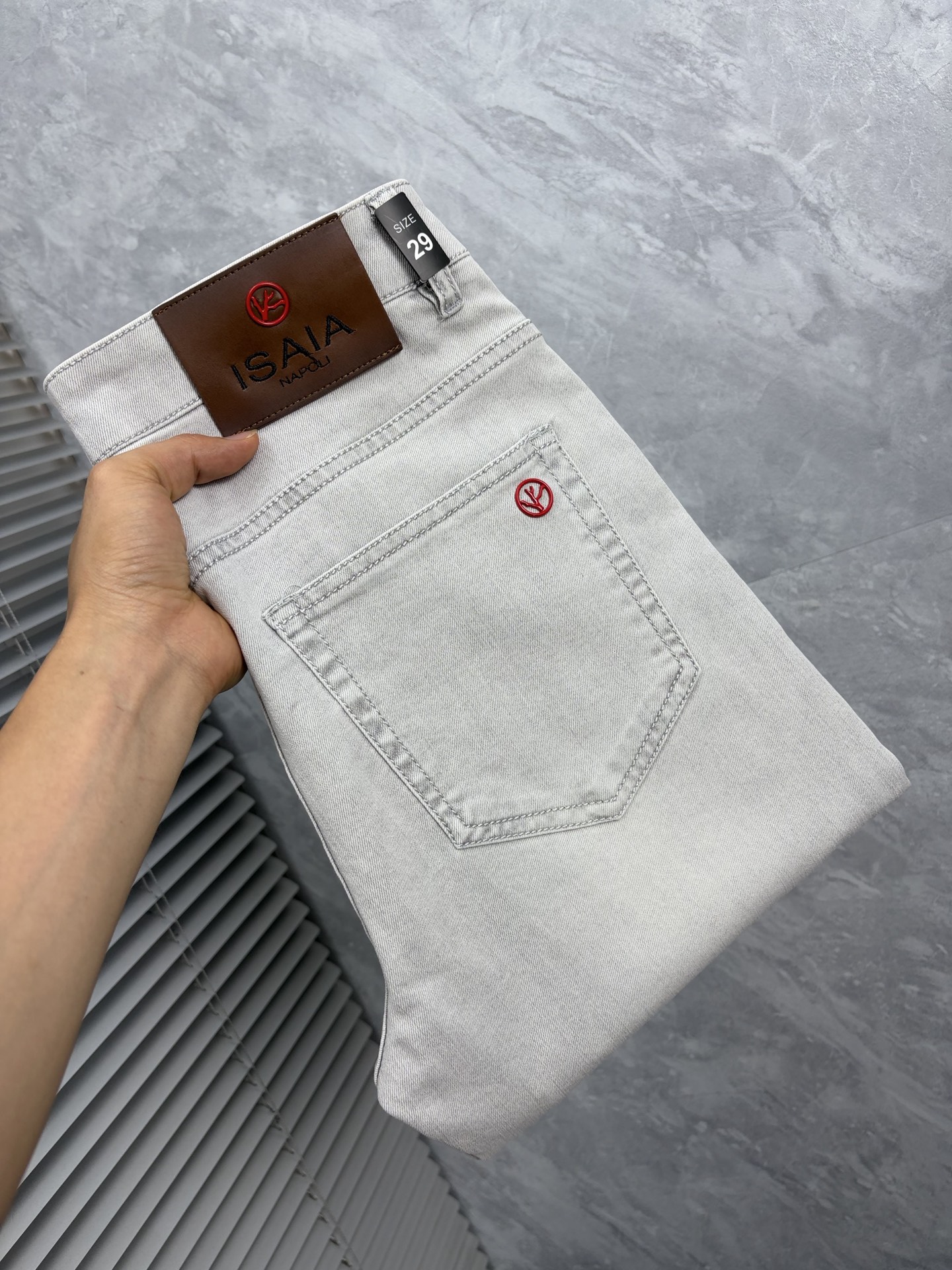 NO:916452,ISAIA high-end customization, 2026 latest jeans, simultaneous sale at the counter, original custom-made replicas, customer-supplied hardware accessories, original quality, imported denim fabric with high elasticity, heavy washing, fine workmanship, and excellent upper body!  Preferred items Size: 29-38,,jeans,19860909ISAIA 高端定制、2026最新款牛仔裤 柜台同步发售 原版定制复刻 客供五金辅料 原单品质 进口牛仔面料高弹力 重工洗水 做工走线精细 上身绝佳！优选单品 码数: 29-38,,jeans,,Men's clothing