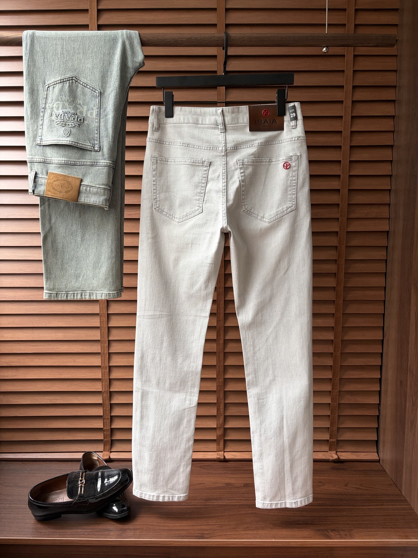 NO:913643,ISAIA high-end customization, 2026 early spring latest jeans, available at the counter simultaneously, original customized replicas, customer-supplied hardware accessories, original quality, imported denim fabric with high elasticity, heavy washing, fine workmanship, and excellent upper body!  Preferred items Size: 29-38,,jeans,19860909ISAIA 高端定制、2026早春最新款牛仔裤 柜台同步发售 原版定制复刻 客供五金辅料 原单品质 进口牛仔面料高弹力 重工洗水 做工走线精细 上身绝佳！优选单品 码数: 29-38,,jeans,,Men's clothing