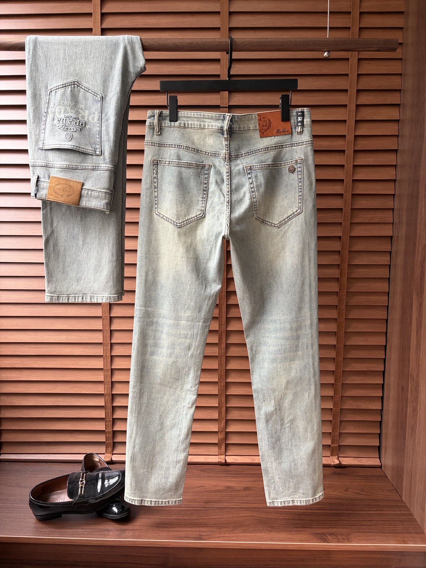 NO:911146,BC high-end customization, 2026 latest jeans, simultaneous sale at the counter, original custom-made replicas, customer-supplied hardware accessories, original quality, imported denim fabric with high elasticity, heavy washing, fine workmanship and routing, excellent upper body!  Preferred items Size: 29-38,,jeans,19860909BC 高端定制、2026最新款牛仔裤 柜台同步发售 原版定制复刻 客供五金辅料 原单品质 进口牛仔面料高弹力 重工洗水 做工走线精细 上身绝佳！优选单品 码数: 29-38,,jeans,,Men's clothing