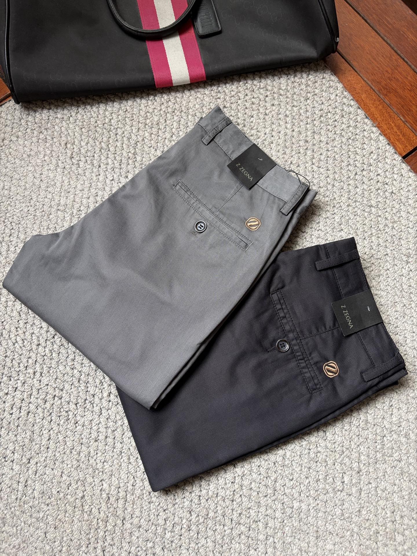 NO:911148,Jenny casual pants, trousers 2025SS autumn and winter new style, special fabric for advanced custom pants, customized original hardware, heavy craftsmanship, fine lathe wiring, customized fabrics, soft and comfortable, significant texture, exquisite accessories, excellent upper body effect, complete three standards, standard size 29-38, no 35,,zegna,19860909杰尼 休闲裤 西裤2025SS秋冬新款 高级定制裤子专用面料 定制原版五金 重工工艺打造 车工走线精细 定制面料 柔软舒适 质感显著 辅料精美 上身效果超赞 三标齐全 标准尺码29-38,无35,,zegna,,Men's clothing