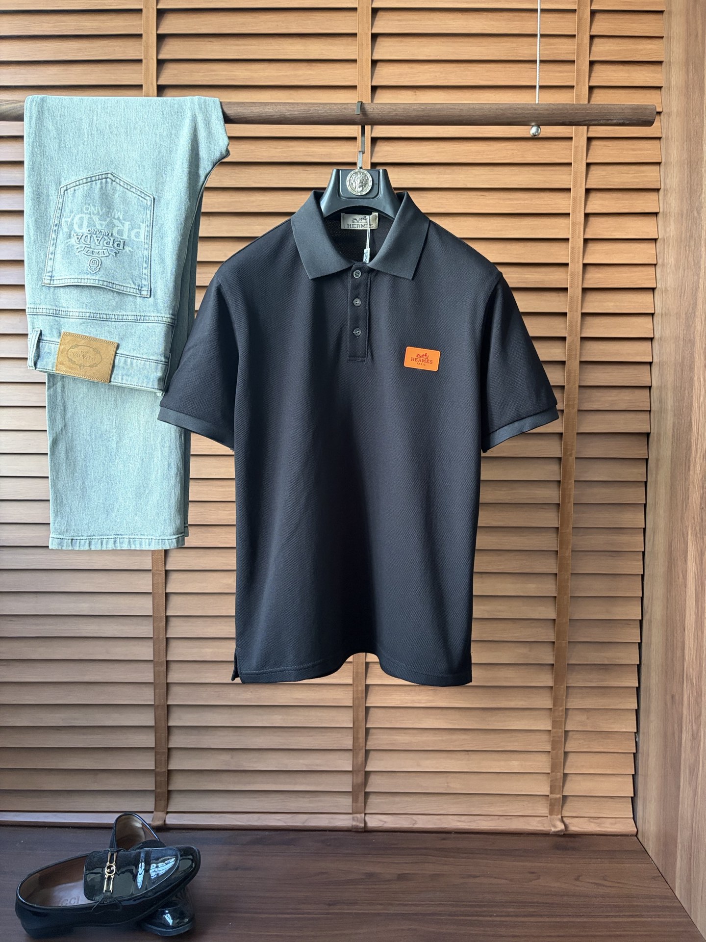 NO:937819,Hermes* 2026 spring and summer new products, lapel short-sleeved POLO shirt, good product without too much introduction, look at the details, counter size M-XXXL 175/140, recommended L,,, hermes, T-shirt,19860909爱马*2026年春夏新品上新 翻领短袖POLO衫 好货不用过多介绍 看细节 专柜码数M-XXXL 175/140建议L,,,hermes,T-shirt,,Men's clothing