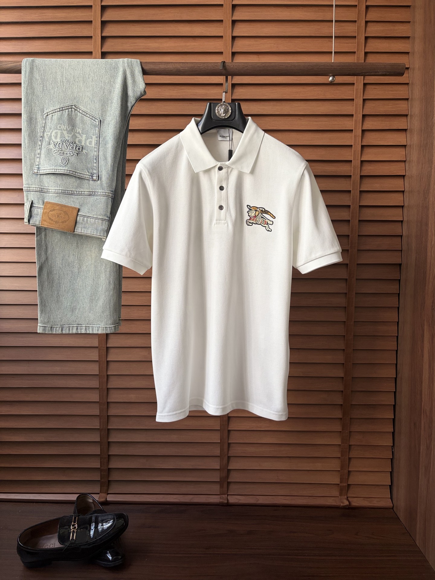 NO:937813,Burberry*2026 spring and summer new products, lapel short-sleeved POLO shirt, good product, no need to introduce too much, look at the details, counter size M-XXXL 175/140, recommended L,,,burberry,T-shirt,19860909巴宝*2026年春夏新品上新 翻领短袖POLO衫 好货不用过多介绍 看细节 专柜码数M-XXXL 175/140建议L,,,burberry,T-shirt,,Men's clothing