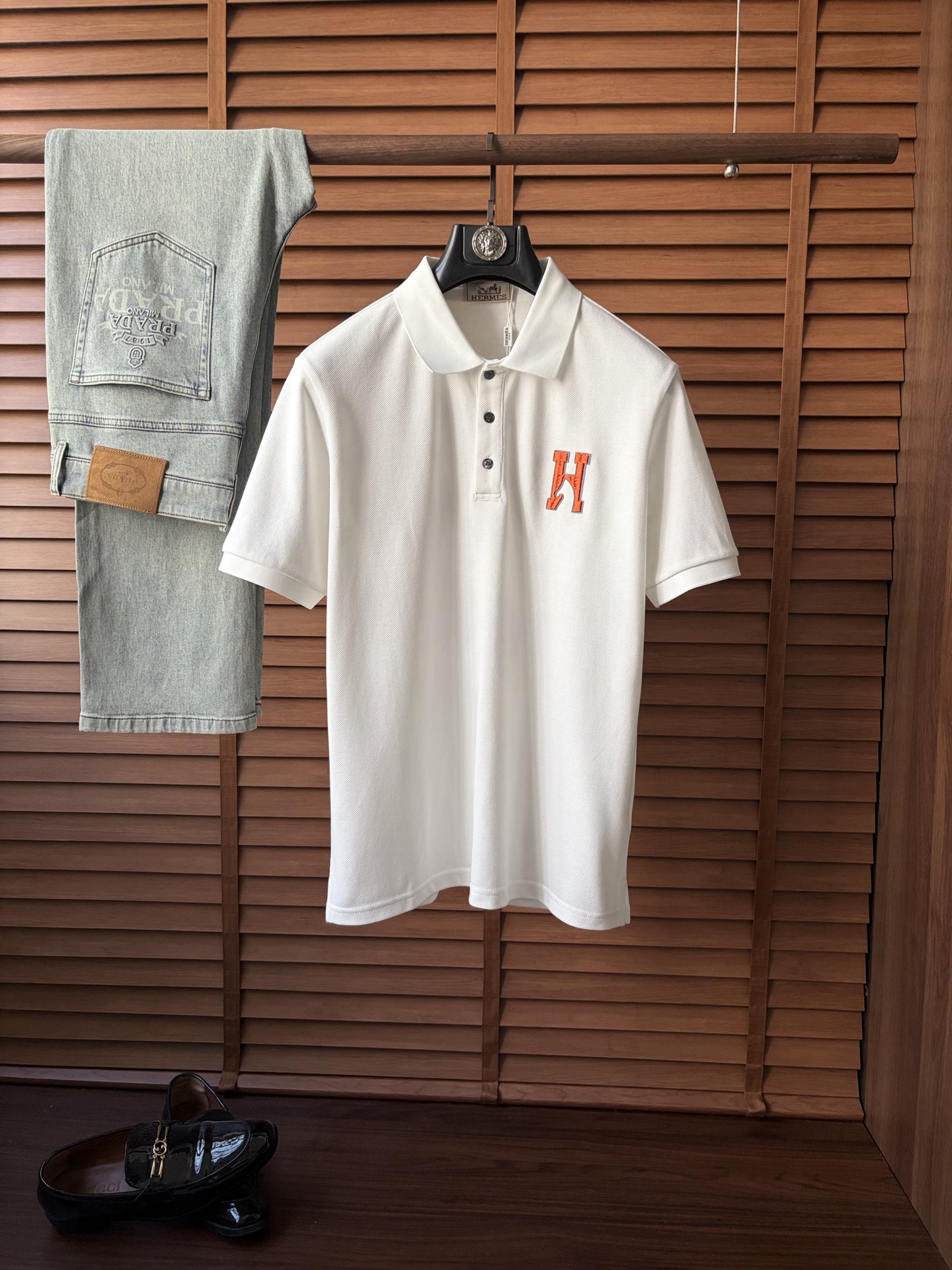 NO:937807,Hermes* 2026 spring and summer new products, lapel short-sleeved POLO shirt, good product without too much introduction, look at the details, counter size M-XXXL 175/140, recommended L,,, hermes, T-shirt,19860909爱马*2026年春夏新品上新 翻领短袖POLO衫 好货不用过多介绍 看细节 专柜码数M-XXXL 175/140建议L,,,hermes,T-shirt,,Men's clothing