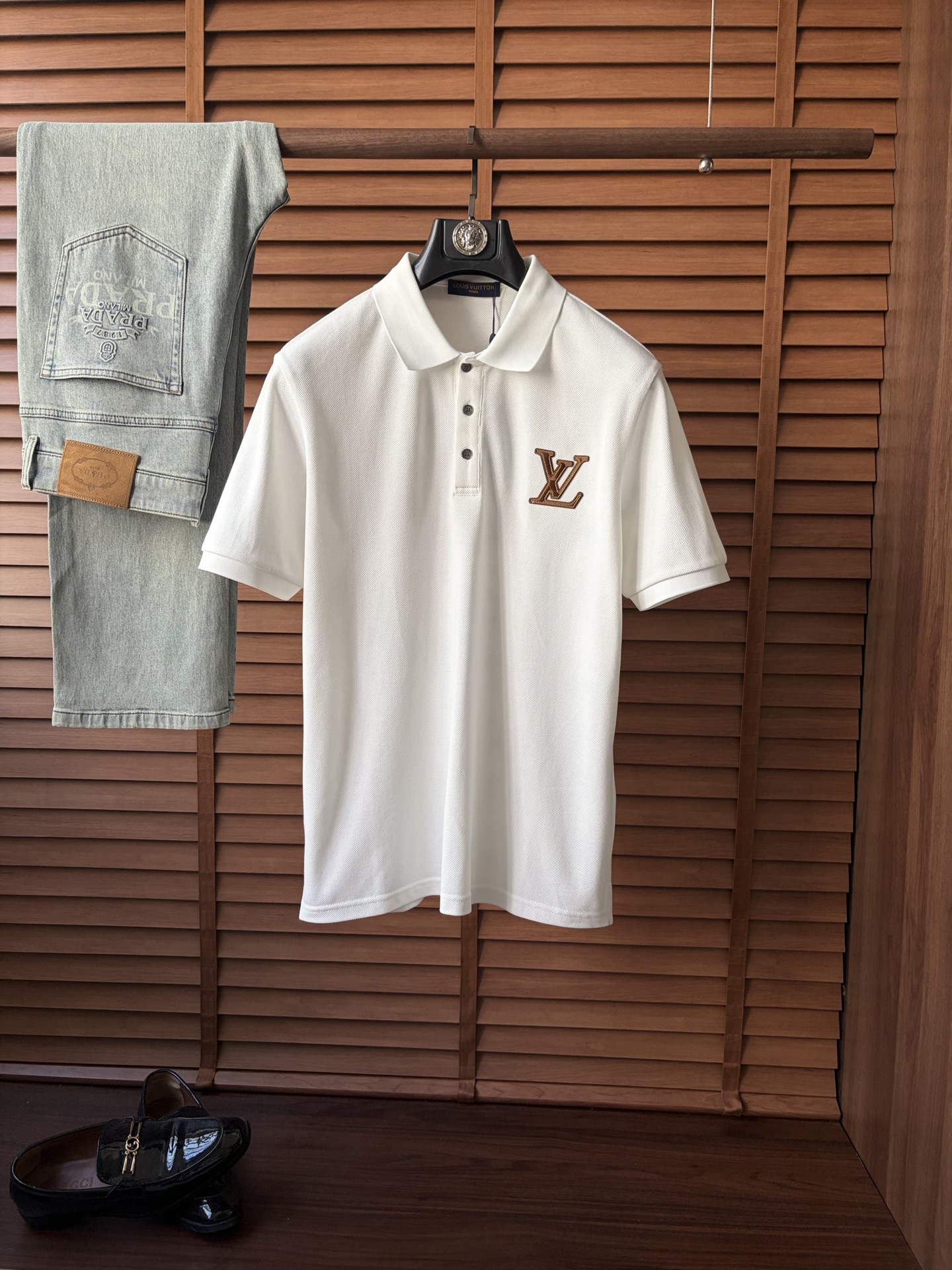 NO:937804,LV* 2026 spring and summer new products, lapel short-sleeved POLO shirt, good product, no need to introduce too much, look at the details, counter size M-XXXL 175/140, recommended L,,, louis vuitton, T-shirt,19860909LV*2026年春夏新品上新 翻领短袖POLO衫 好货不用过多介绍 看细节 专柜码数M-XXXL 175/140建议L,,,louis vuitton,T-shirt,,Men's clothing