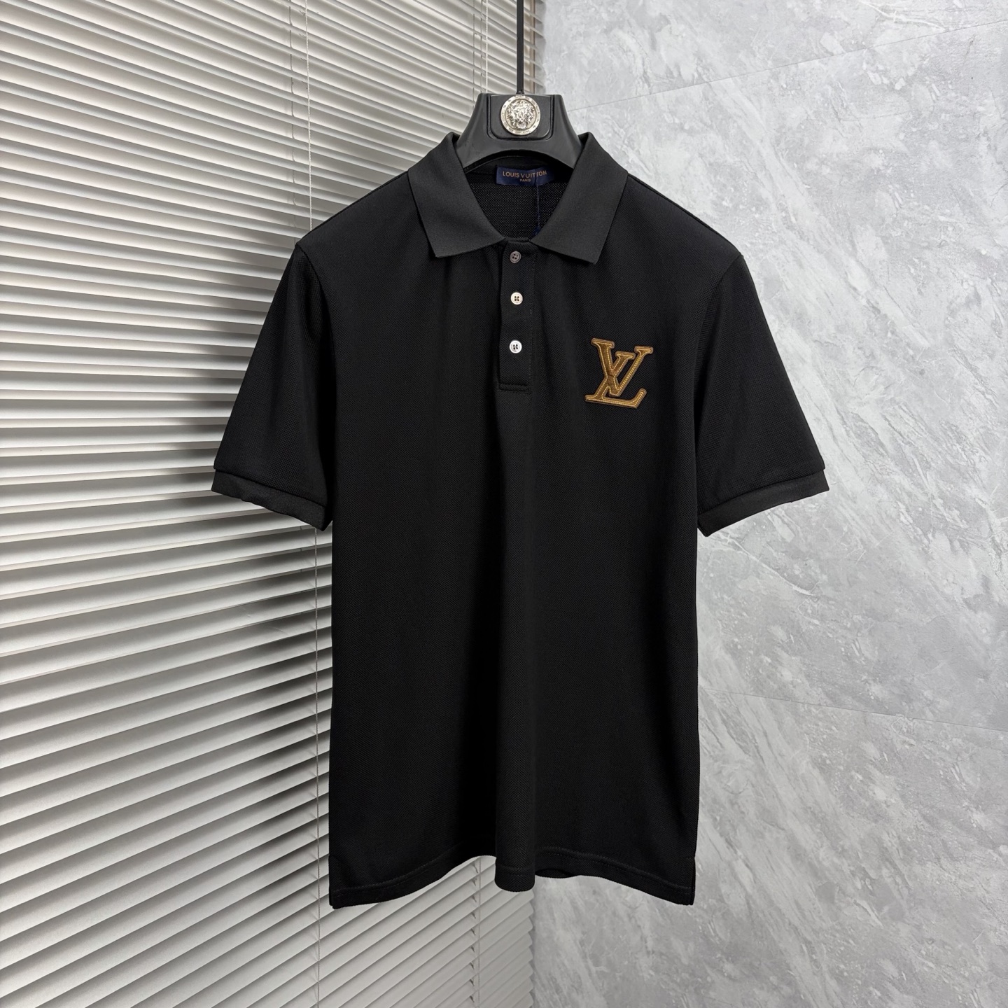 NO:937835,LV 2026 spring and summer new products, lapel short-sleeved POLO shirt, good product without too much introduction, look at the details, counter size M-XXXL 175/140, recommended L,,, louis vuitton, T-shirt,19860909LV 2026年春夏新品上新 翻领短袖POLO衫 好货不用过多介绍 看细节 专柜码数M-XXXL 175/140建议L,,,louis vuitton,T-shirt,,Men's clothing