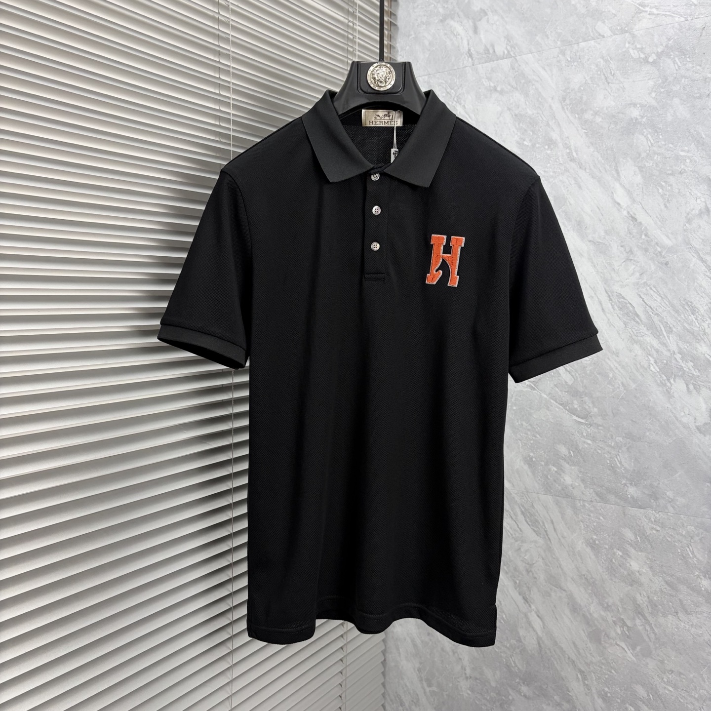 NO:937834,Hermes' 2026 spring and summer new products are new. Lapel short-sleeved POLO shirt. Good product without too much introduction. Look at the details. Counter size M-XXXL 175/140. Recommended L,,, hermes, T-shirt,19860909爱马‘’2026年春夏新品上新 翻领短袖POLO衫 好货不用过多介绍 看细节 专柜码数M-XXXL 175/140建议L,,,hermes,T-shirt,,Men's clothing