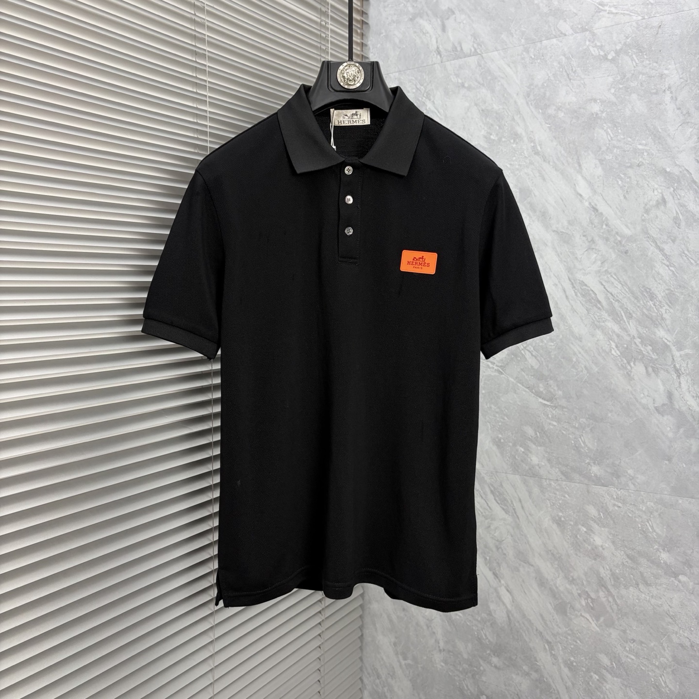 NO:937830,Hermes' 2026 spring and summer new products are new. Lapel short-sleeved POLO shirt. Good product without too much introduction. Look at the details. Counter size M-XXXL 175/140. Recommended L,,, hermes, T-shirt,19860909爱马‘’2026年春夏新品上新 翻领短袖POLO衫 好货不用过多介绍 看细节 专柜码数M-XXXL 175/140建议L,,,hermes,T-shirt,,Men's clothing