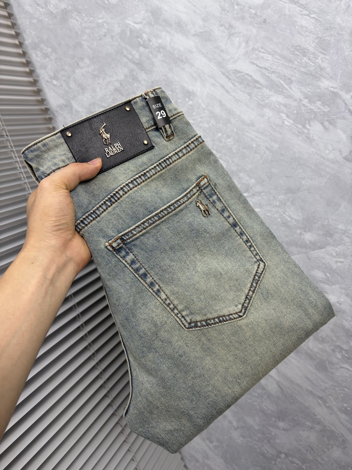 NO:913647,Paul's high-end customization, 2026 latest jeans, sold simultaneously at the counter, original customized replicas, customer-supplied hardware accessories, original quality, imported denim fabric with high elasticity, heavy washing, fine workmanship, and excellent upper body!  Preferred items Size: 29-38,,jeans,19860909保罗‘’高端定制、2026最新款牛仔裤 柜台同步发售 原版定制复刻 客供五金辅料 原单品质 进口牛仔面料高弹力 重工洗水 做工走线精细 上身绝佳！优选单品 码数: 29-38,,jeans,,Men's clothing