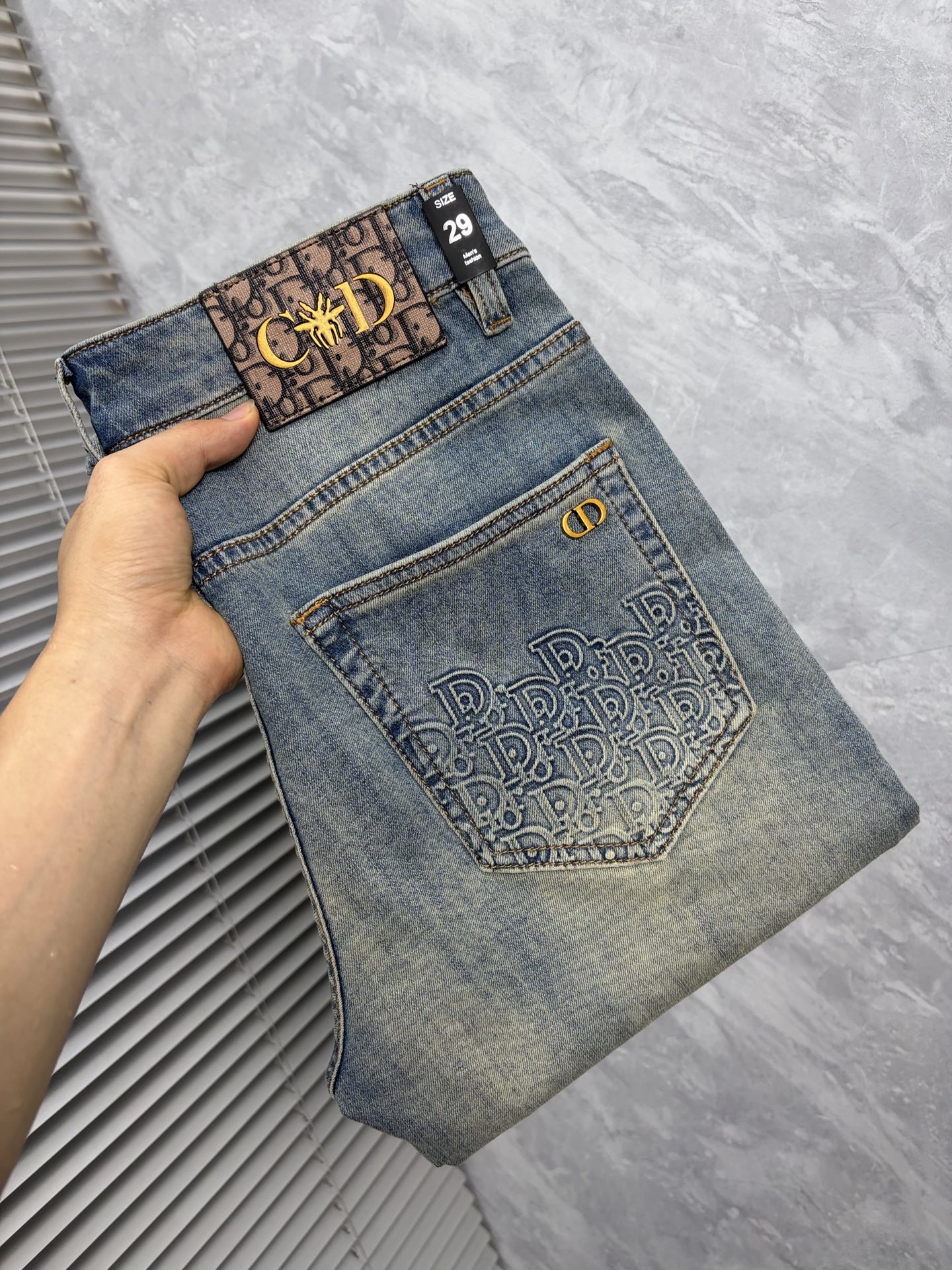 NO:913649,dr ‘’ High-end customization, 2026 latest jeans, simultaneous sales at the counter, original custom-made replicas, customer-supplied hardware accessories, original quality, imported denim fabric with high elasticity, heavy washing, fine workmanship and routing, excellent upper body!  Preferred items Size: 29-38,,jeans,19860909dr ‘’高端定制、2026最新款牛仔裤 柜台同步发售 原版定制复刻 客供五金辅料 原单品质 进口牛仔面料高弹力 重工洗水 做工走线精细 上身绝佳！优选单品 码数: 29-38,,jeans,,Men's clothing