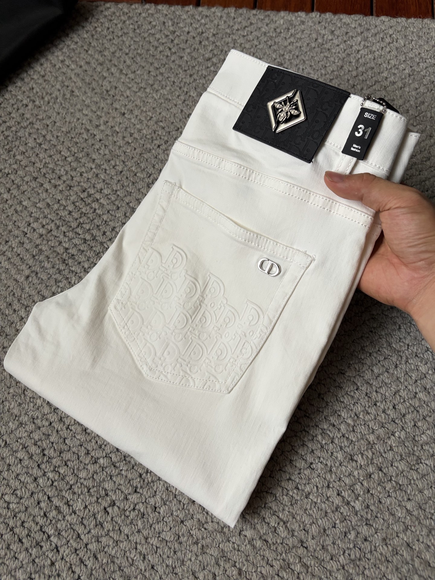 NO:937825,dr'' high-end customization, 2026 latest jeans, simultaneous sales at the counter, original custom-made replicas, customer-supplied hardware accessories, original quality, imported denim fabric with high elasticity, heavy washing, fine workmanship and routing, excellent upper body!  Preferred items Size: 29-38,,jeans,19860909dr‘’高端定制、2026最新款牛仔裤 柜台同步发售 原版定制复刻 客供五金辅料 原单品质 进口牛仔面料高弹力 重工洗水 做工走线精细 上身绝佳！优选单品 码数: 29-38,,jeans,,Men's clothing