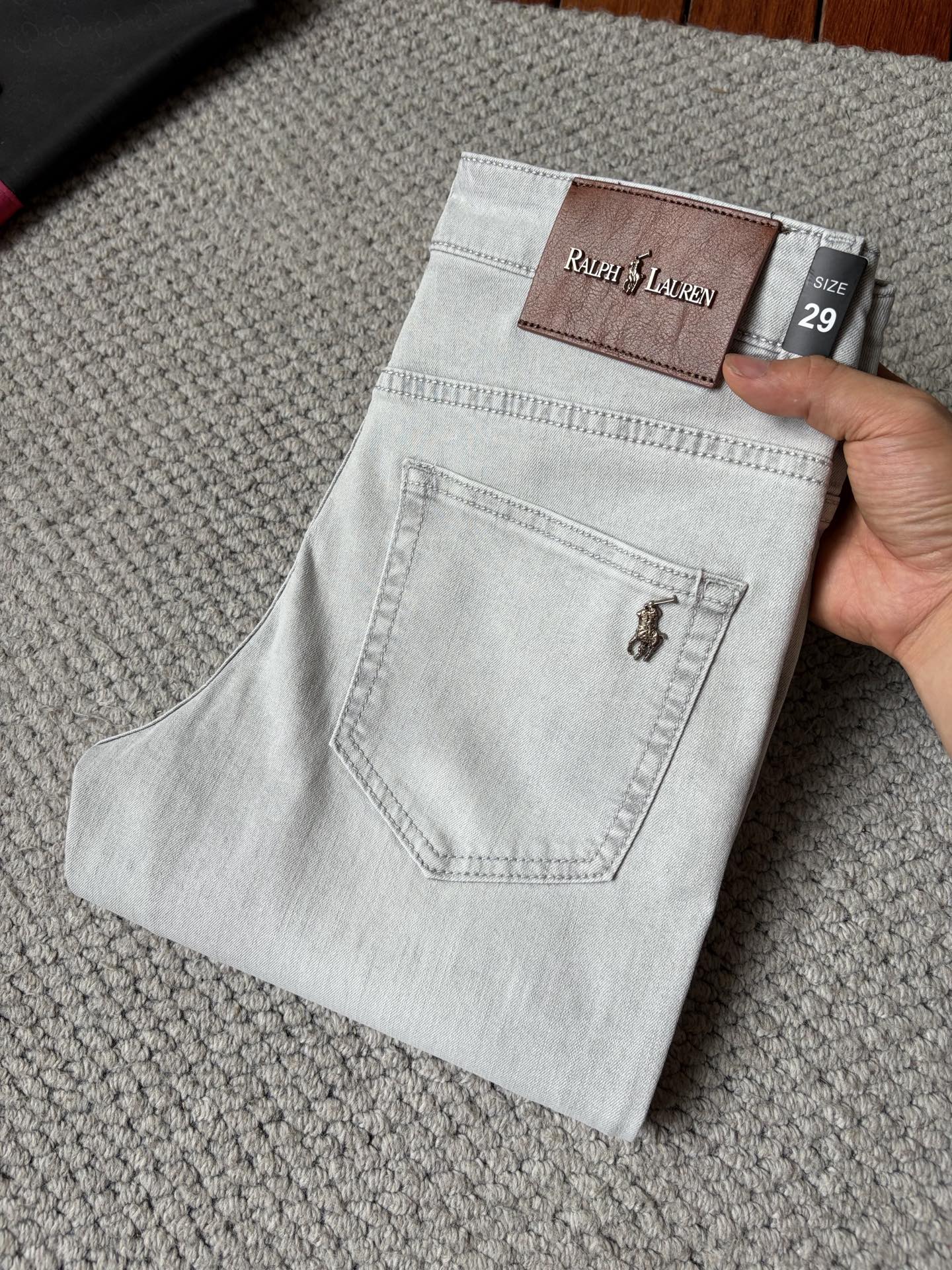 NO:937828,Paul's high-end customization, 2026 latest jeans, sold simultaneously at the counter, original customized replicas, customer-supplied hardware accessories, original quality, imported denim fabric with high elasticity, heavy washing, fine workmanship, and excellent upper body!  Preferred items Size: 29-38,,jeans,19860909保罗‘’高端定制、2026最新款牛仔裤 柜台同步发售 原版定制复刻 客供五金辅料 原单品质 进口牛仔面料高弹力 重工洗水 做工走线精细 上身绝佳！优选单品 码数: 29-38,,jeans,,Men's clothing