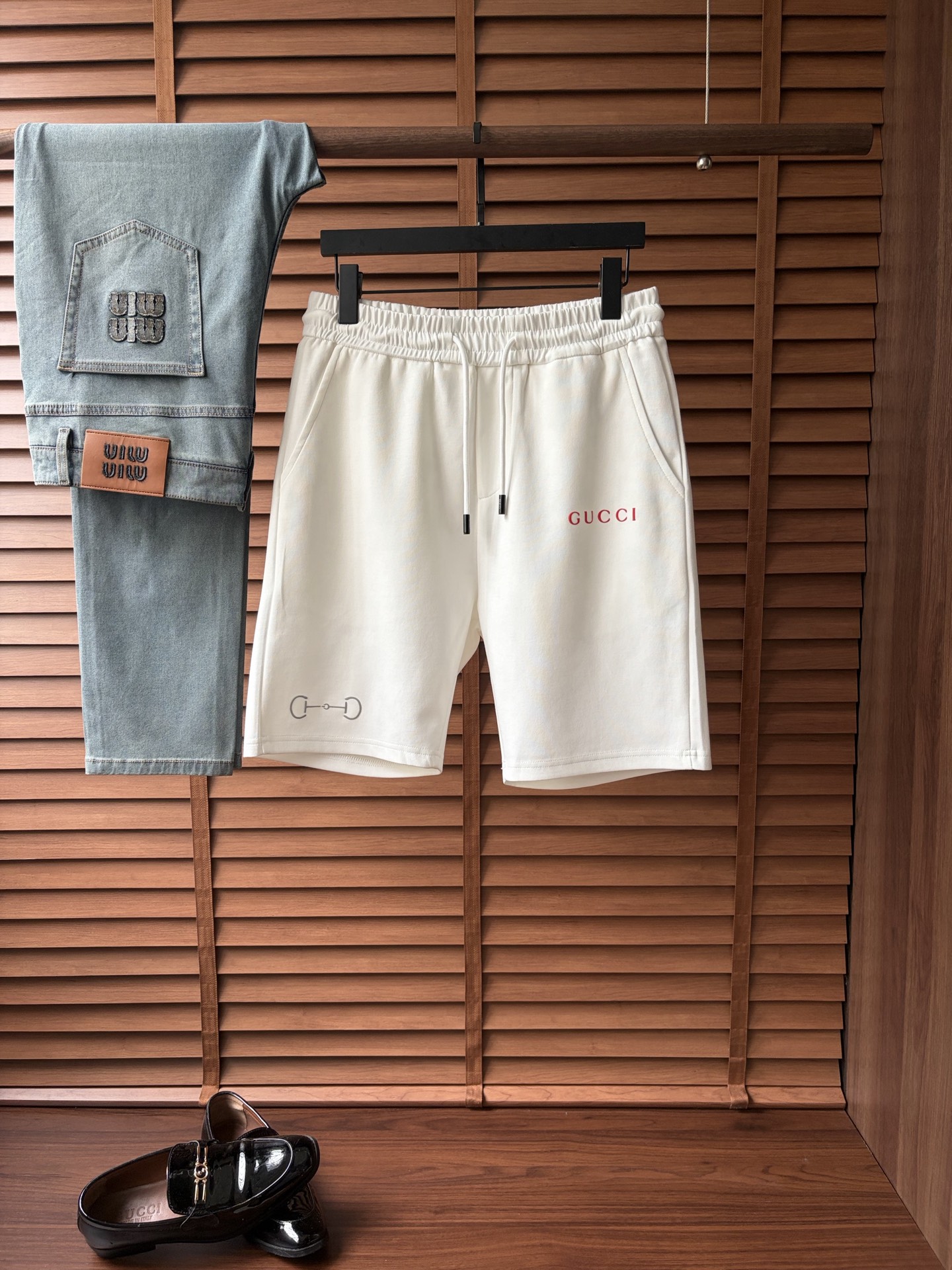 NO:916447,Gucci's new style is coming, 2026 spring and summer new casual pants and shorts, imported high-density customized mamba cotton fabric, comfortable, soft and skin-friendly, straight and not easy to wrinkle, simple and clear, super versatile upper body effect, super fashionable and versatile, straight and stylish, a wardrobe must-have!  Suitable for any occasion, sizes M-3XL, shorts,19860909古奇 新款来袭 2026春夏新款休闲裤短裤,进口高密度定制曼巴棉面料,舒适柔软亲肤,笔挺不易起皱,简单明了,超级百搭上身效果超级棒时尚百搭,笔挺有型,衣橱必备！适合任何场合穿着,码数M-3XL,,shorts,,Men's clothing