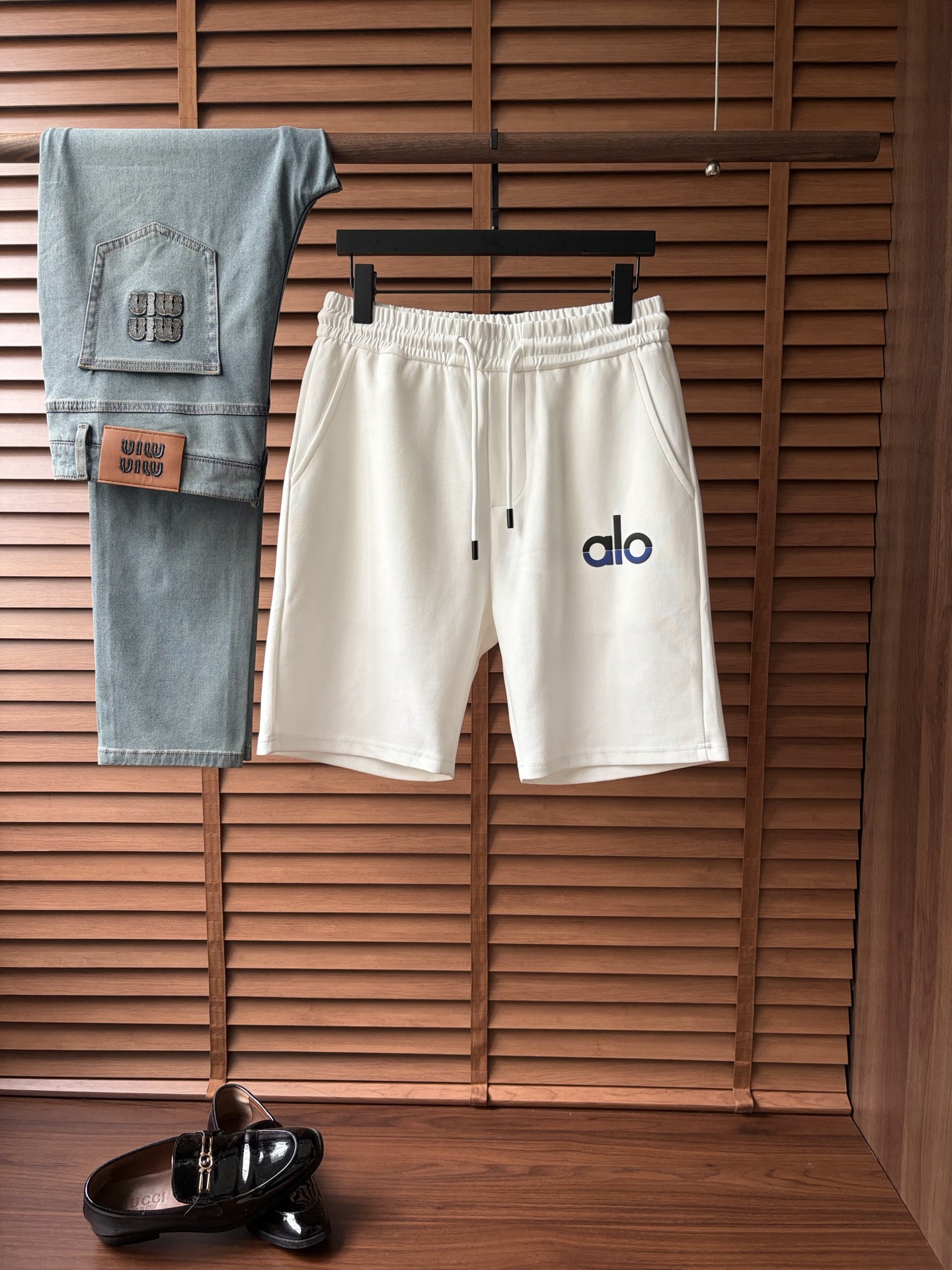 NO:916450,alo's new style is coming, 2026 spring and summer new casual pants and shorts, imported high-density customized mamba cotton fabric, comfortable, soft and skin-friendly, straight and not easy to wrinkle, simple and clear, super versatile upper body effect, super fashionable and versatile, straight and stylish, a wardrobe must-have!  Suitable for any occasion, sizes M-3XL, shorts,19860909alo 新款来袭 2026春夏新款休闲裤短裤,进口高密度定制曼巴棉面料,舒适柔软亲肤,笔挺不易起皱,简单明了,超级百搭上身效果超级棒时尚百搭,笔挺有型,衣橱必备！适合任何场合穿着,码数M-3XL,,shorts,,Men's clothing