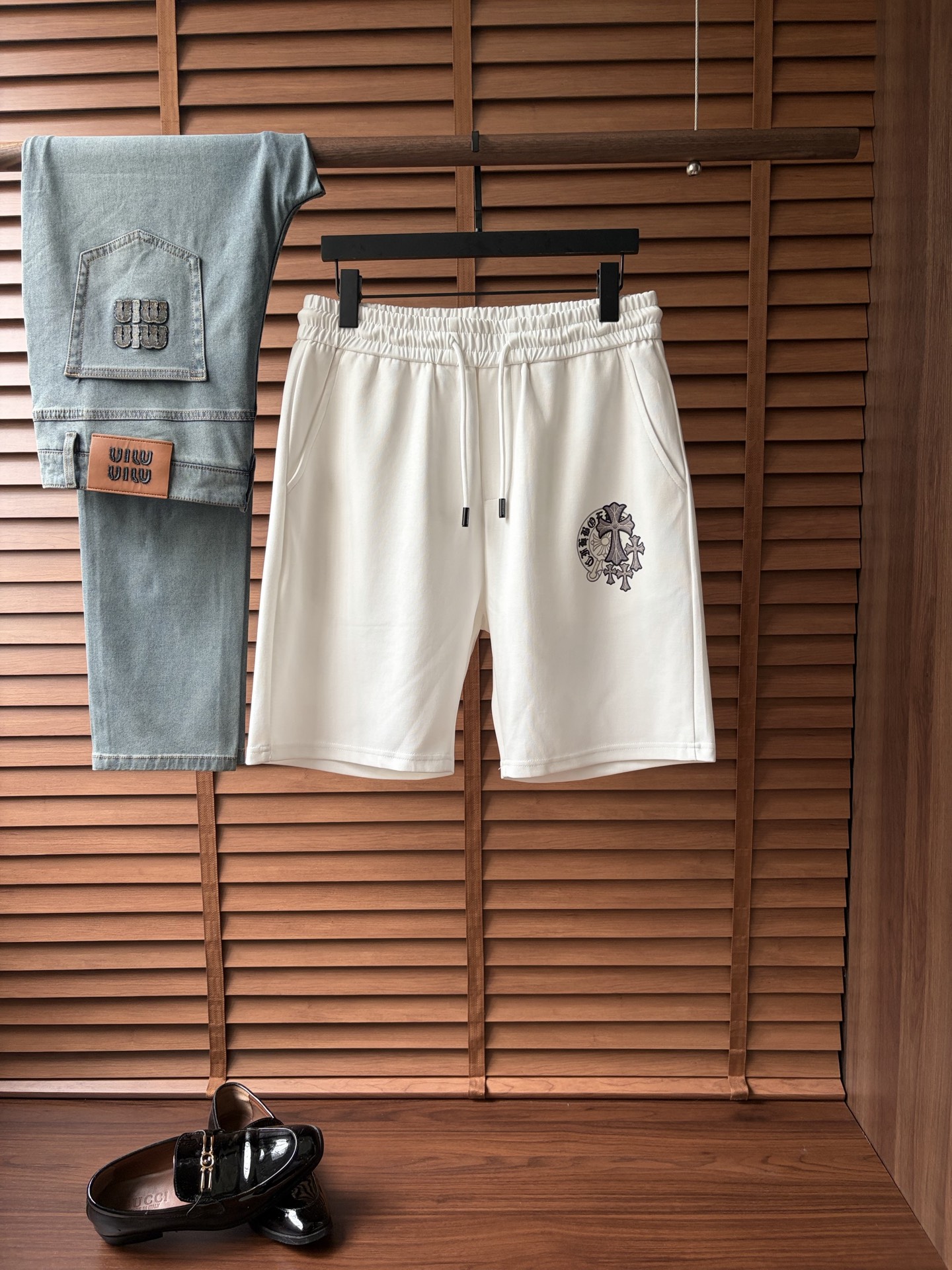 NO:916456,Crow's new style is coming, 2026 spring and summer new casual pants and shorts, imported high-density customized mamba cotton fabric, comfortable, soft and skin-friendly, straight and not easy to wrinkle, simple and clear, super versatile upper body effect, super fashionable and versatile, straight and stylish, a wardrobe must-have!  Suitable for any occasion, sizes M-3XL, chrome hearts, shorts,19860909克罗 新款来袭 2026春夏新款休闲裤短裤,进口高密度定制曼巴棉面料,舒适柔软亲肤,笔挺不易起皱,简单明了,超级百搭上身效果超级棒时尚百搭,笔挺有型,衣橱必备！适合任何场合穿着,码数M-3XL,,chrome hearts,shorts,,Men's clothing