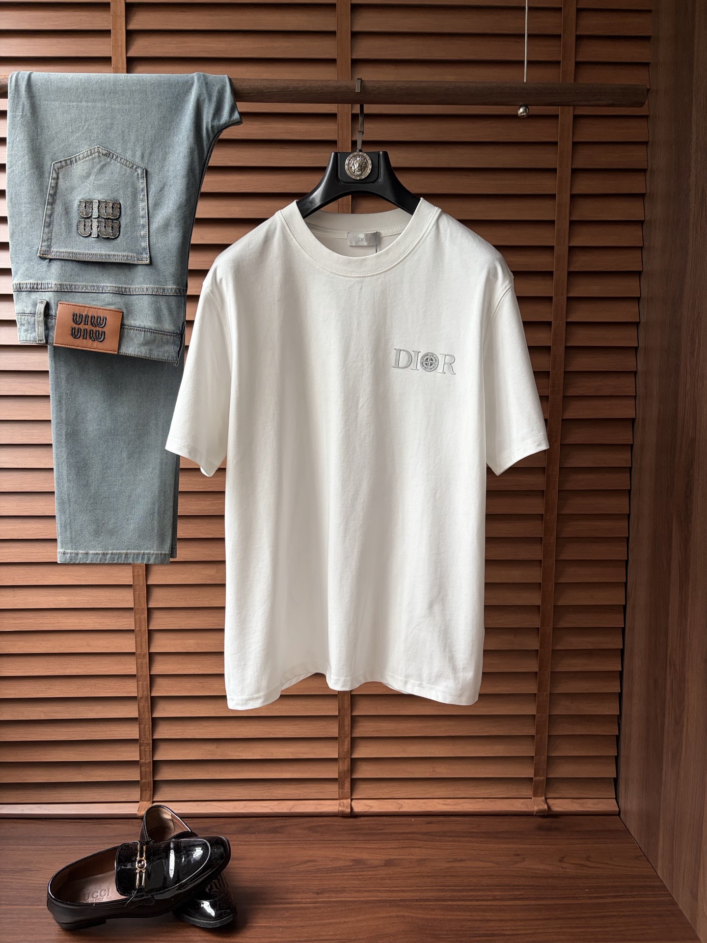 NO:947836,The latest DR 2026ss spring and summer short-sleeved T-shirts are now available!  !  2026 new T-shirt, high version special fabric, high weight (260g) pure cotton fabric, comfortable yet wide upper body, embroidery technology, digital printing, flocking technology, same style for men and women, loose version, fine workmanship, comfortable fabric upper body, super handsome upper body, same style for men and women, M-3XL (slightly wider version),, T-shirt, tees, t-shirt,19860909DR 2026ss春夏最新款短袖T恤出货啦！！ 2026新款T恤 高版本专用面料 高克重（260g）纯棉面料 上身舒适不失挺阔 刺绣工艺、数字印花、植绒工艺,男女同款 宽松版型 做工走线精细 面料上身舒适 超帅上身 男女同款M-3XL（版型微阔）,,T-shirt,tees，t-shirt,,Men's clothing
