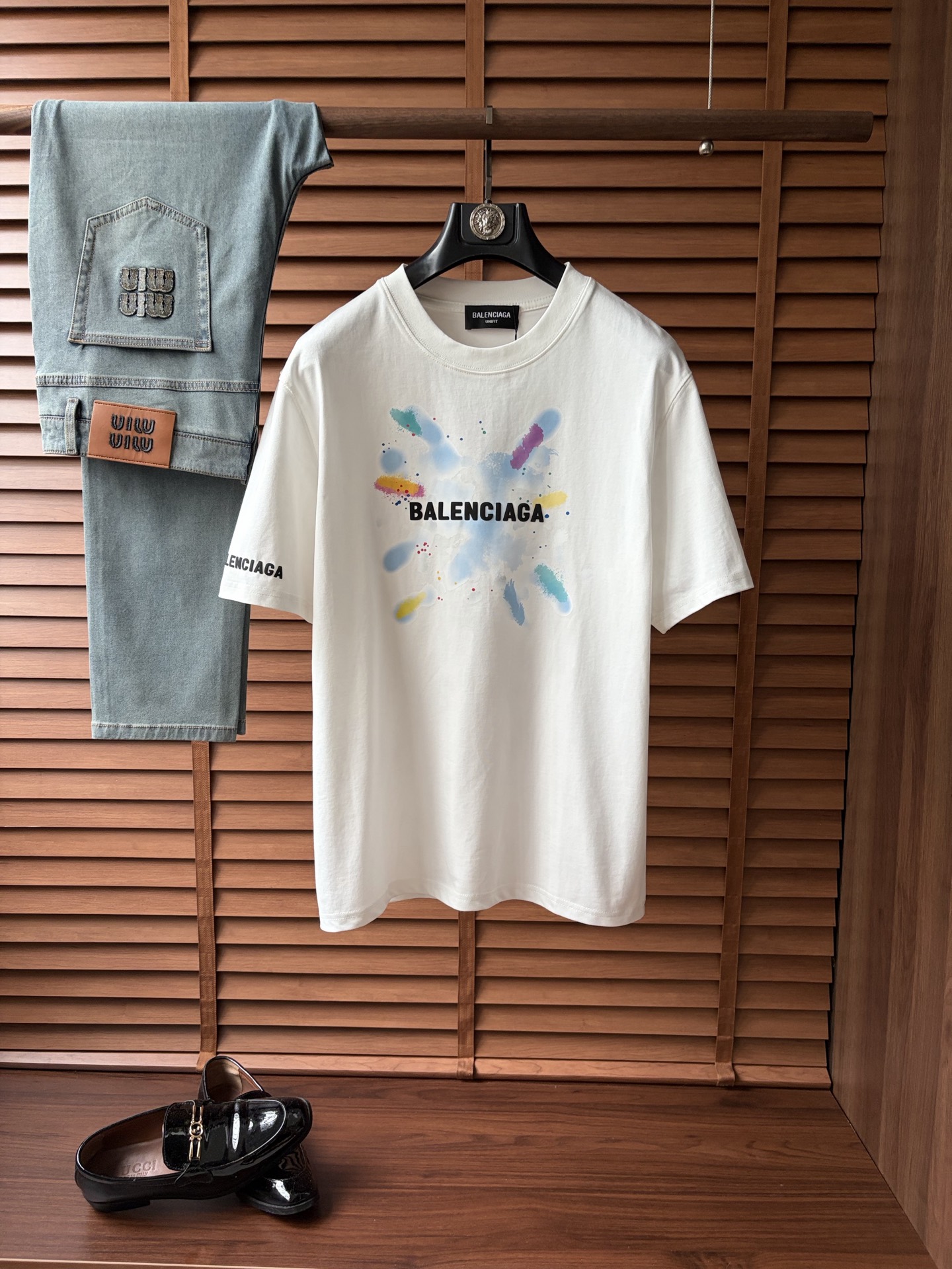 NO:947828,Paris's latest 2026ss spring and summer short-sleeved T-shirts are now available!  !  2026 new T-shirt, high version special fabric, high weight (260g) pure cotton fabric, comfortable yet wide upper body, embroidery technology, digital printing, flocking technology, same style for men and women, loose version, fine workmanship, comfortable fabric upper body, super handsome upper body, same style for men and women, M-3XL (slightly wider version),, T-shirt, tees, t-shirt,19860909巴黎 2026ss春夏最新款短袖T恤出货啦！！ 2026新款T恤 高版本专用面料 高克重（260g）纯棉面料 上身舒适不失挺阔 刺绣工艺、数字印花、植绒工艺,男女同款 宽松版型 做工走线精细 面料上身舒适 超帅上身 男女同款M-3XL（版型微阔）,,T-shirt,tees，t-shirt,,Men's clothing