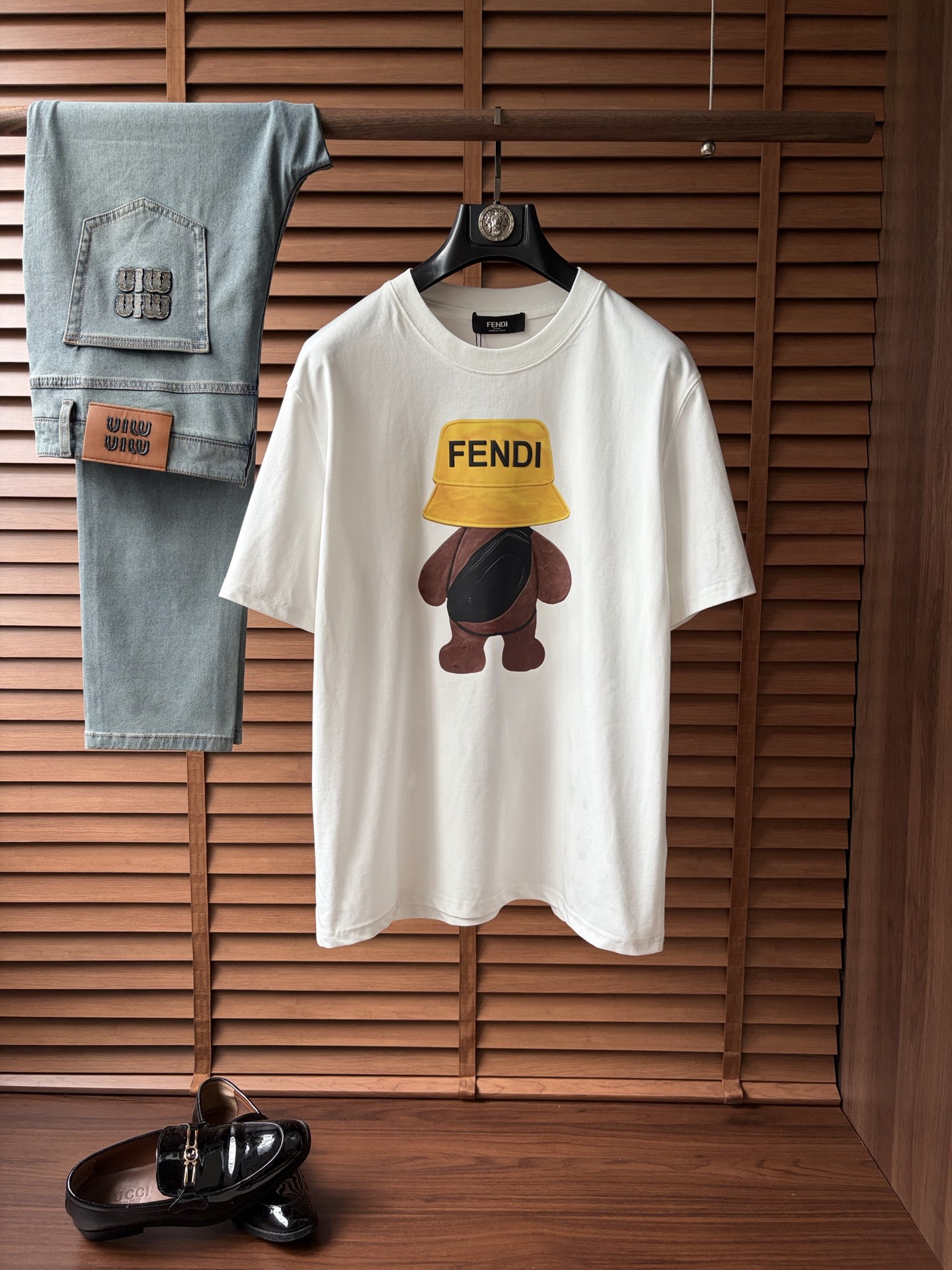 NO:947792,Fen's latest 2026ss spring and summer short-sleeved T-shirts are now available!  !  2026 new T-shirt, high version special fabric, high weight (260g) pure cotton fabric, comfortable yet wide upper body, embroidery technology, digital printing, flocking technology, same style for men and women, loose version, fine workmanship, comfortable fabric upper body, super handsome upper body, same style for men and women, M-3XL (slightly wider version),, T-shirt, tees, t-shirt,19860909芬 2026ss春夏最新款短袖T恤出货啦！！ 2026新款T恤 高版本专用面料 高克重（260g）纯棉面料 上身舒适不失挺阔 刺绣工艺、数字印花、植绒工艺,男女同款 宽松版型 做工走线精细 面料上身舒适 超帅上身 男女同款M-3XL（版型微阔）,,T-shirt,tees，t-shirt,,Men's clothing