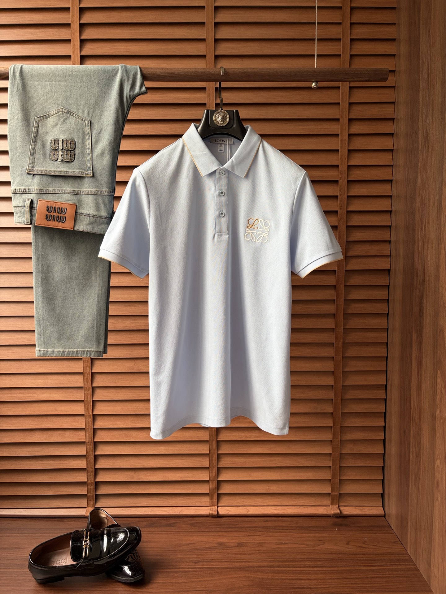 NO:925969,Loewe's 2026 spring and summer new products are new, lapel short-sleeved polo shirts. Good products need no introduction. Look at the details. Counter size M-XXXL,, loewe, T-shirt,19860909罗意‘’2026年春夏新品上新 翻领短袖polo衫 好货不用过多介绍 看细节 专柜码数M-XXXL,,loewe,T-shirt,,Men's clothing