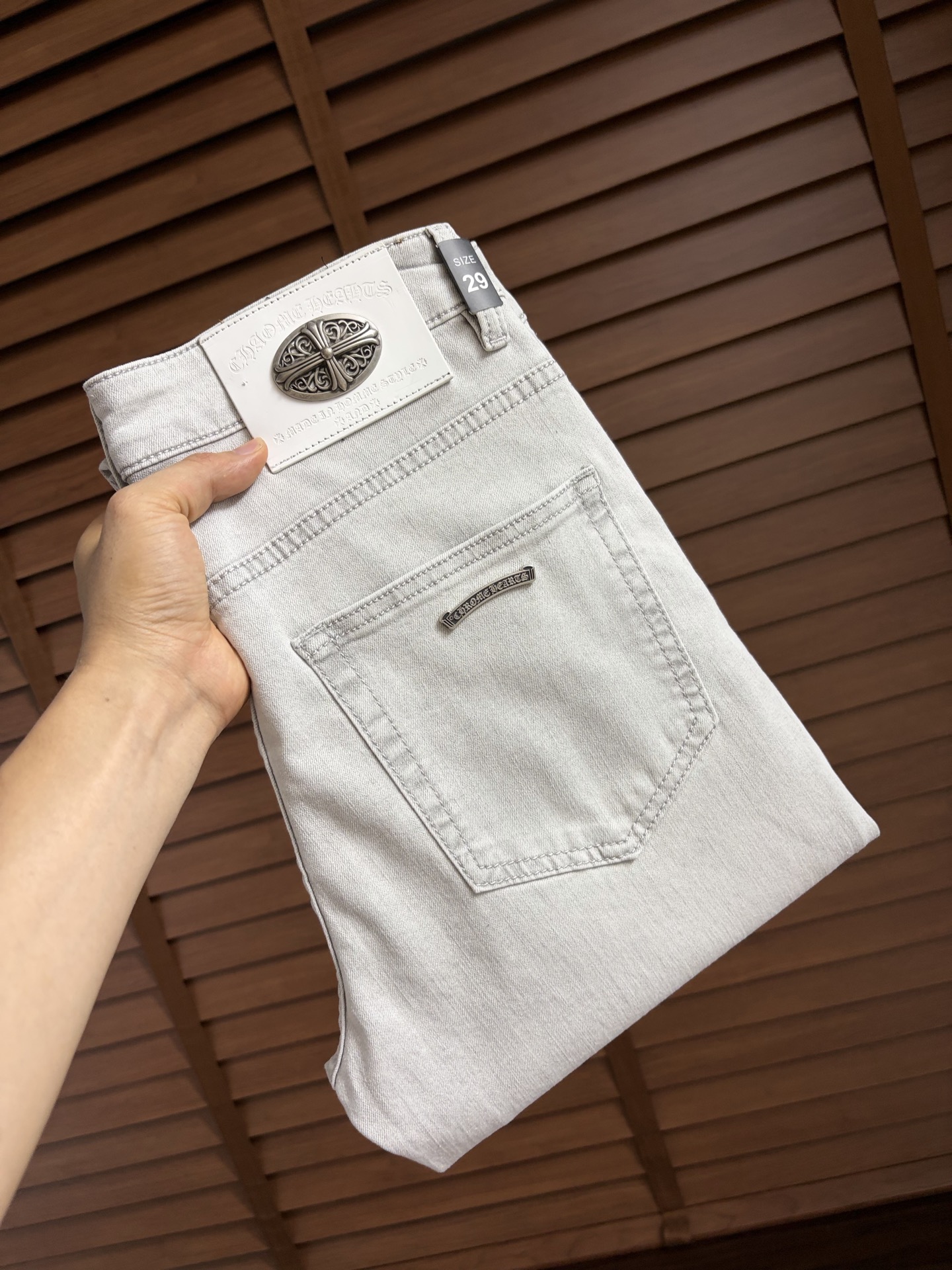 NO:927673,Crow's high-end customization, 2026 latest jeans, simultaneous sale at the counter, original customized replicas, customer-supplied hardware accessories, original quality, imported denim fabric with high elasticity, heavy washing, fine workmanship and routing, excellent upper body!  Preferred items Size: 29-38,,chrome hearts,jeans,19860909克罗 高端定制、2026最新款牛仔裤 柜台同步发售 原版定制复刻 客供五金辅料 原单品质 进口牛仔面料高弹力 重工洗水 做工走线精细 上身绝佳！优选单品 码数: 29-38,,chrome hearts,jeans,,Men's clothing