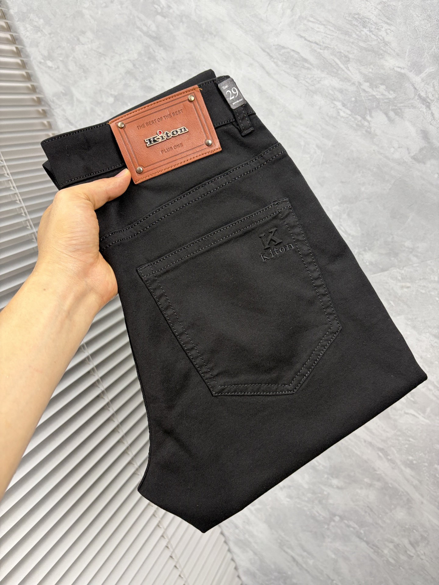 NO:933178,K High-end customization, 2026 latest jeans, simultaneous sale at the counter, original customized replicas, customer-supplied hardware accessories, original quality, imported denim fabric with high elasticity, heavy washing, fine workmanship and routing, excellent upper body!  Preferred items Size: 29-38,,jeans,19860909K 高端定制、2026最新款牛仔裤 柜台同步发售 原版定制复刻 客供五金辅料 原单品质 进口牛仔面料高弹力 重工洗水 做工走线精细 上身绝佳！优选单品 码数: 29-38,,jeans,,Men's clothing